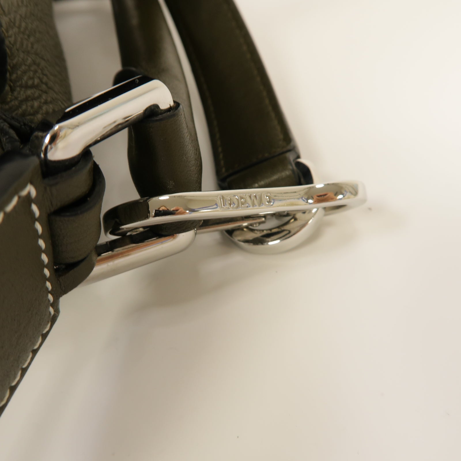 LOEWE 牛皮皮革Small Puzzle Bag銀扣手挽肩背兩用袋卡其色
