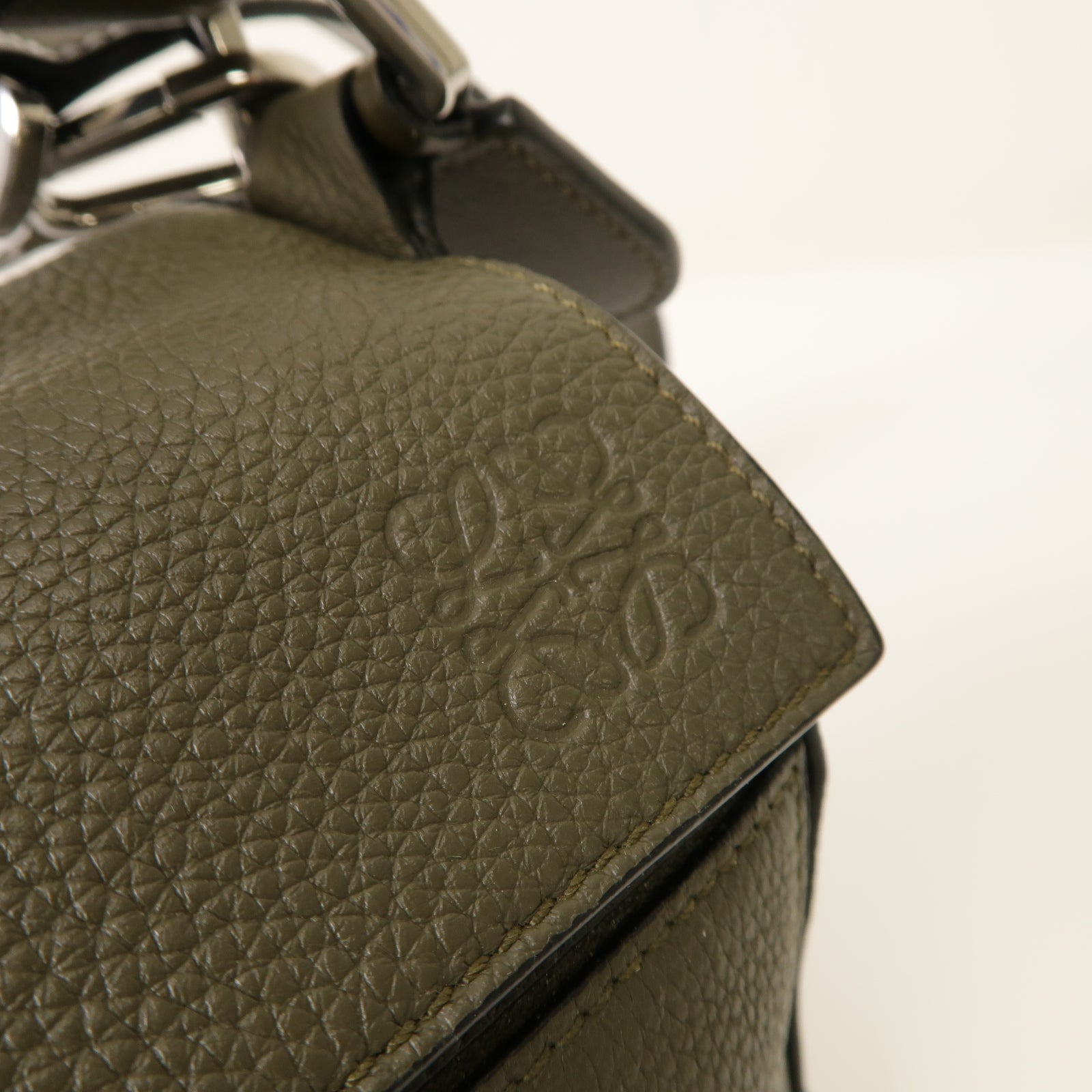 LOEWE 牛皮皮革Small Puzzle Bag銀扣手挽肩背兩用袋卡其色