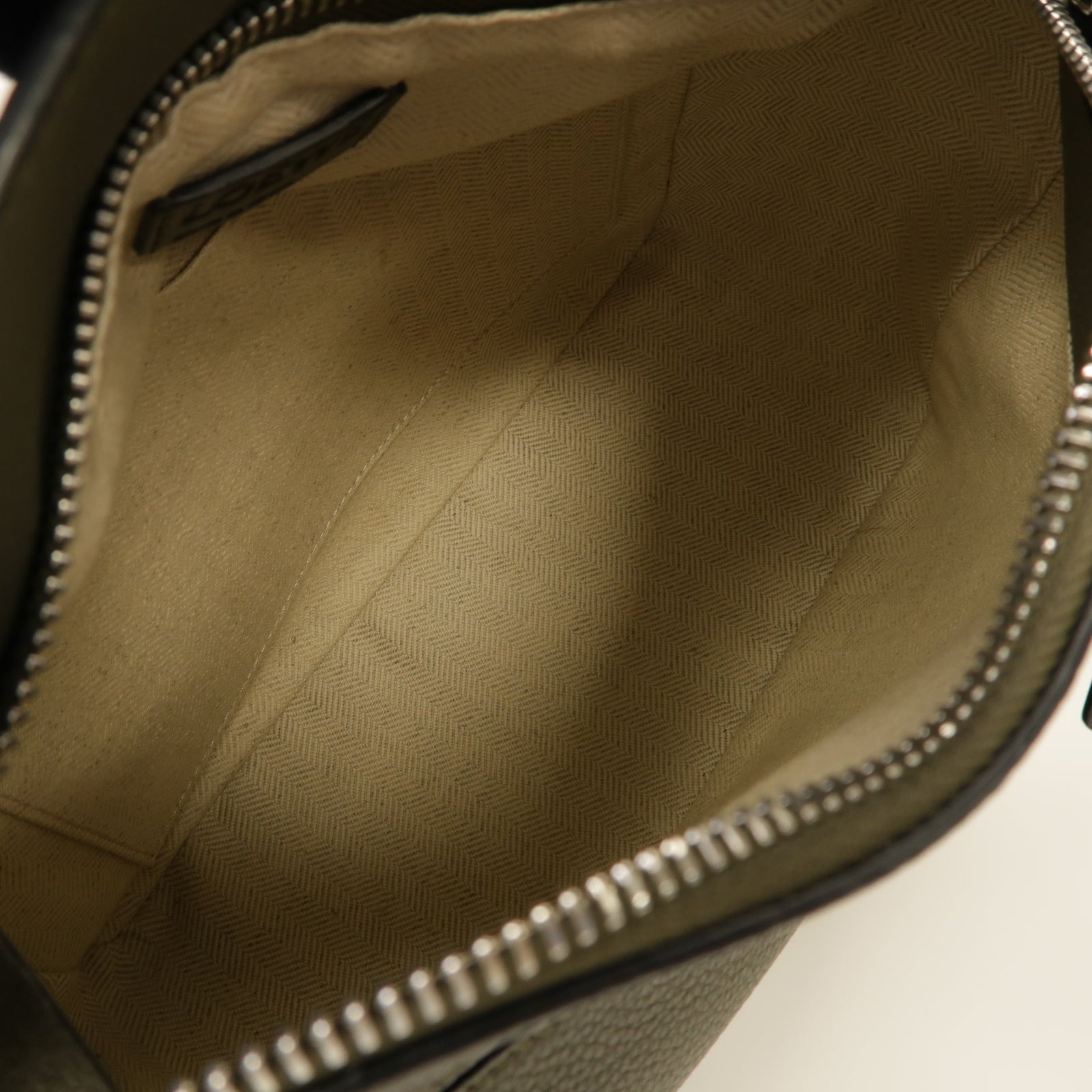LOEWE 牛皮皮革Small Puzzle Bag銀扣手挽肩背兩用袋卡其色