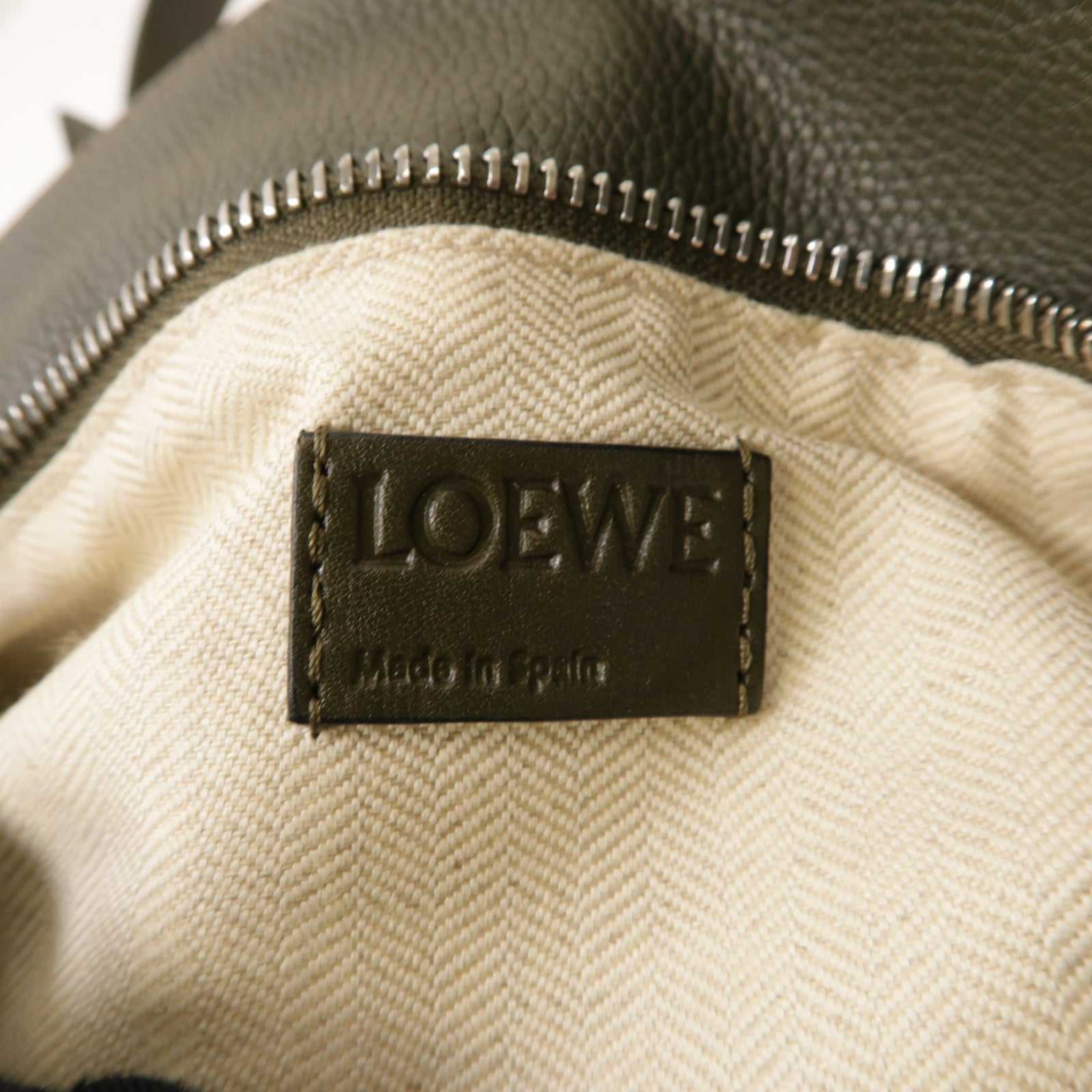 LOEWE 牛皮皮革Small Puzzle Bag銀扣手挽肩背兩用袋卡其色