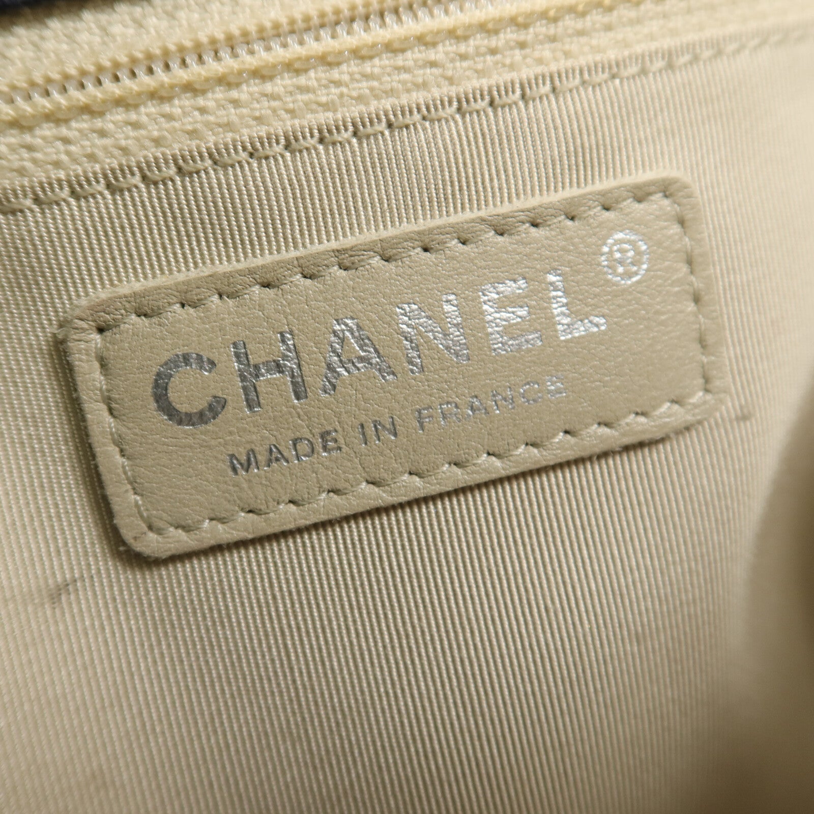 CHANEL 牛皮皮革Boy 28鏈帶肩背袋