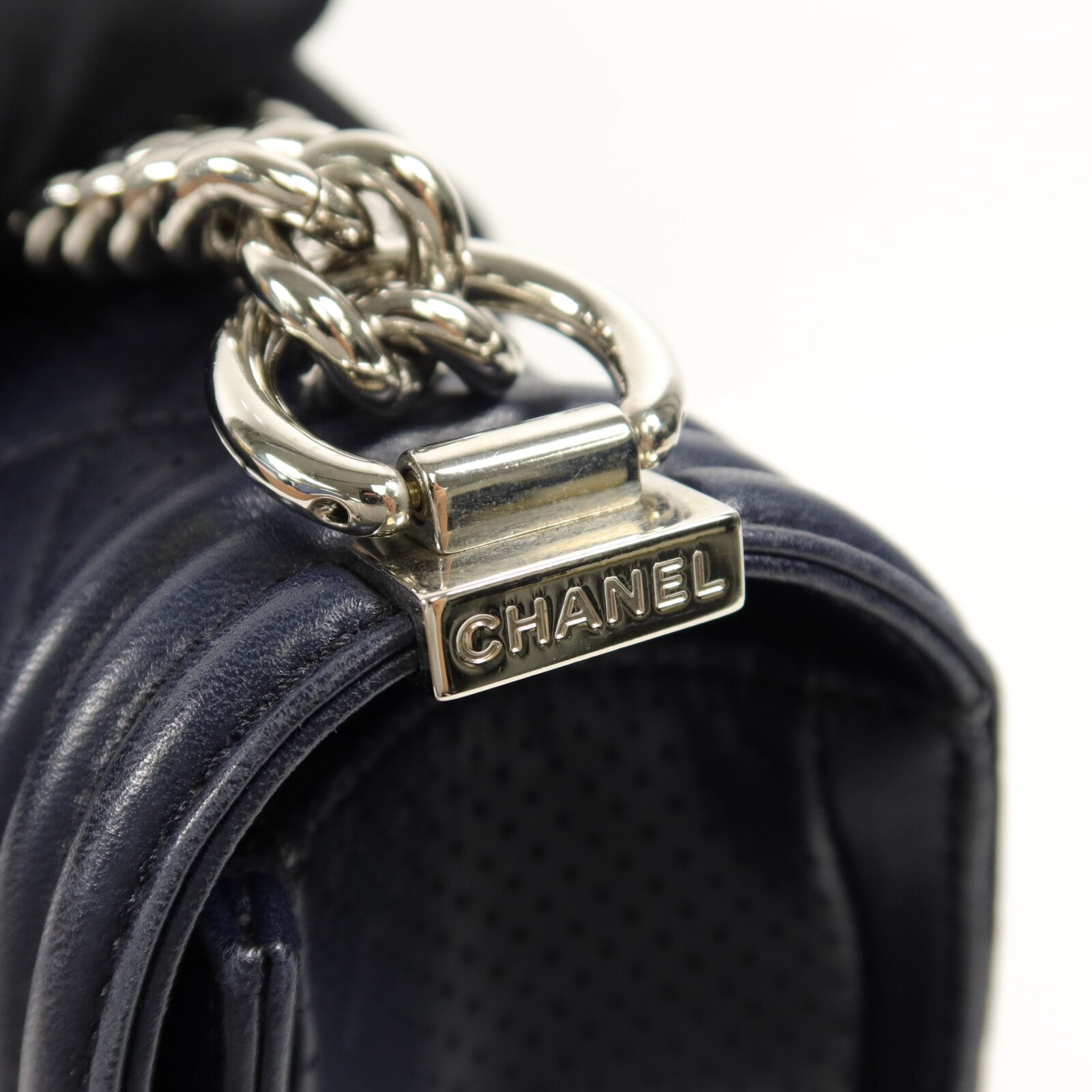 CHANEL 牛皮皮革Boy 28鏈帶肩背袋