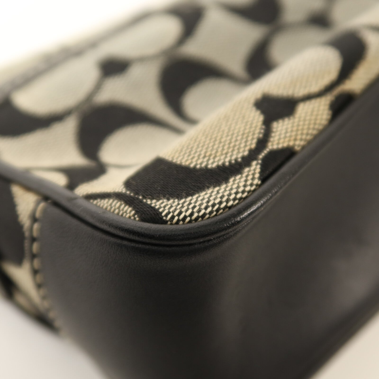 COACH 帆布Shoulder Bag銀扣肩背袋