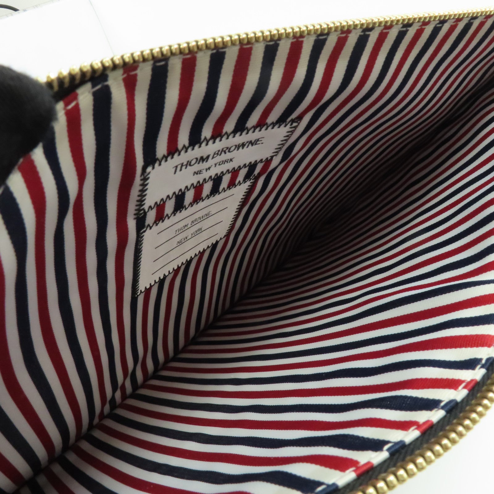 THOM BROWNE 牛皮皮革Thom Browne Clutch金扣手拿包黑色