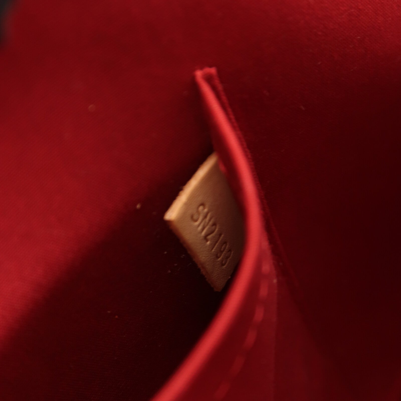 LOUIS VUITTON Monogram Vernis Alma MM金扣手挽袋