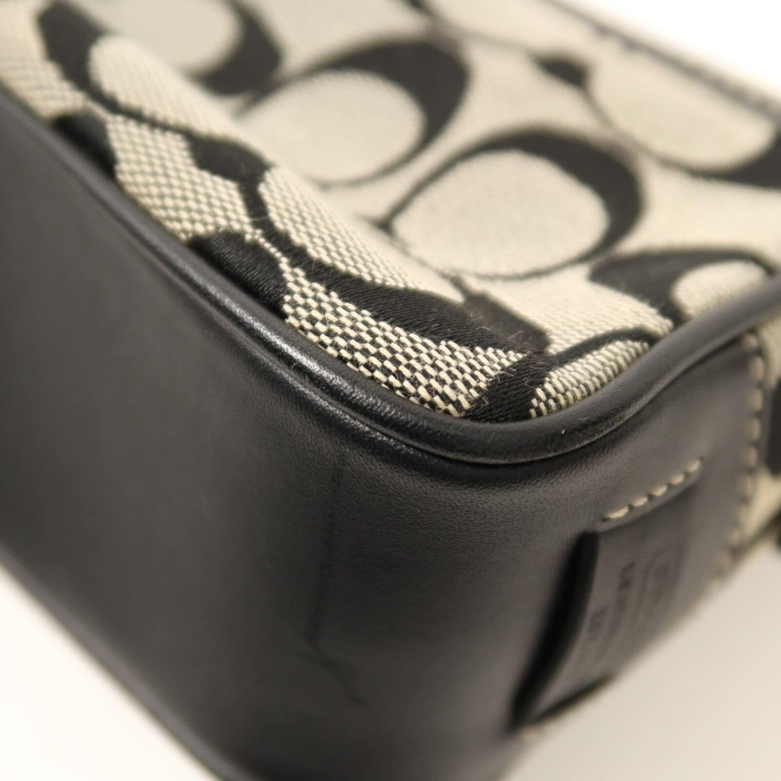 COACH 帆布Shoulder Bag銀扣肩背袋