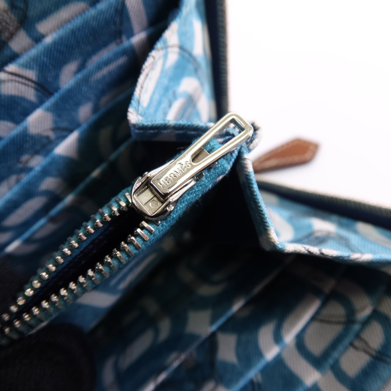 HERMES Epsom皮革Silk'In Classique Long Wallet銀扣拉鏈長錢包