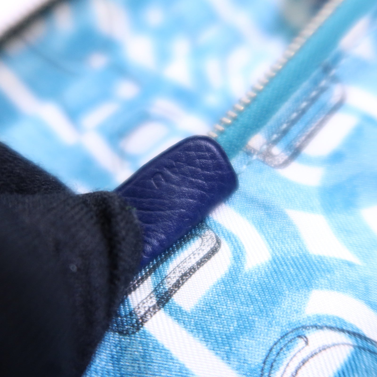 HERMES Epsom皮革Silk'In Classique Long Wallet銀扣拉鏈長錢包