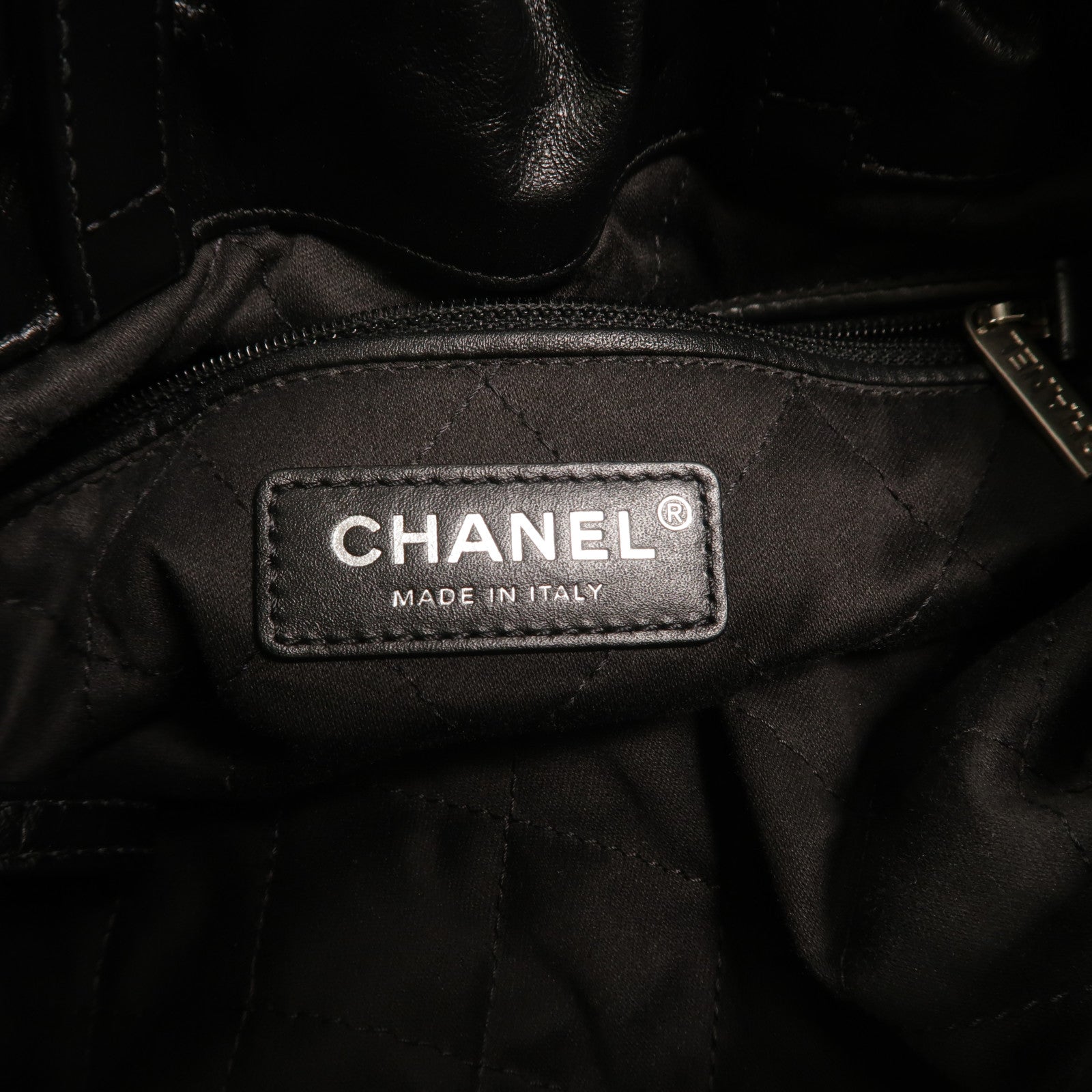 CHANEL 牛皮皮革Chanel 22 Backpack鏈帶背包
