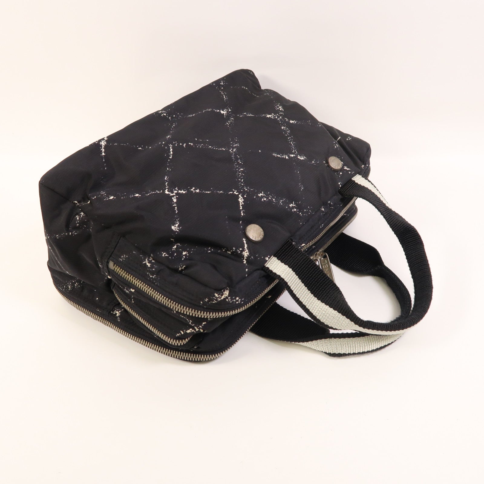 CHANEL 尼龍Travel Line Hang Bag銀扣手挽袋