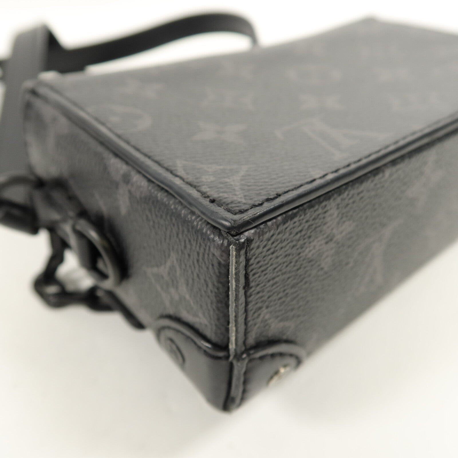 LOUIS VUITTON Monogram Eclipse Steamer Wearable Wallet肩背袋