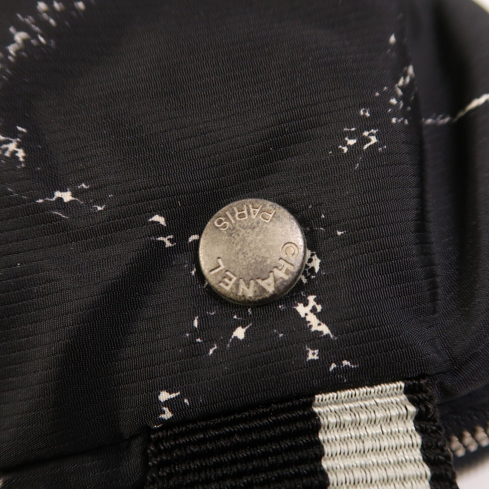 CHANEL 尼龍Travel Line Hang Bag銀扣手挽袋