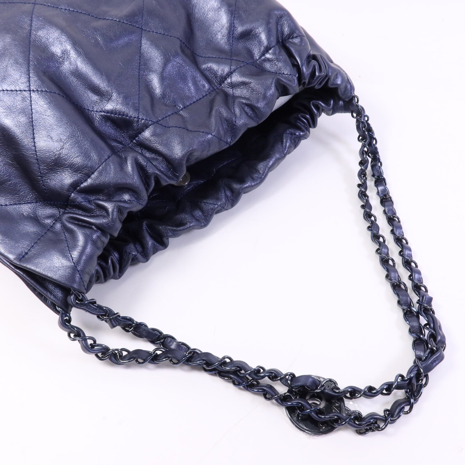 CHANEL 牛皮皮革Chanel 22 Medium銀扣鏈帶肩背袋