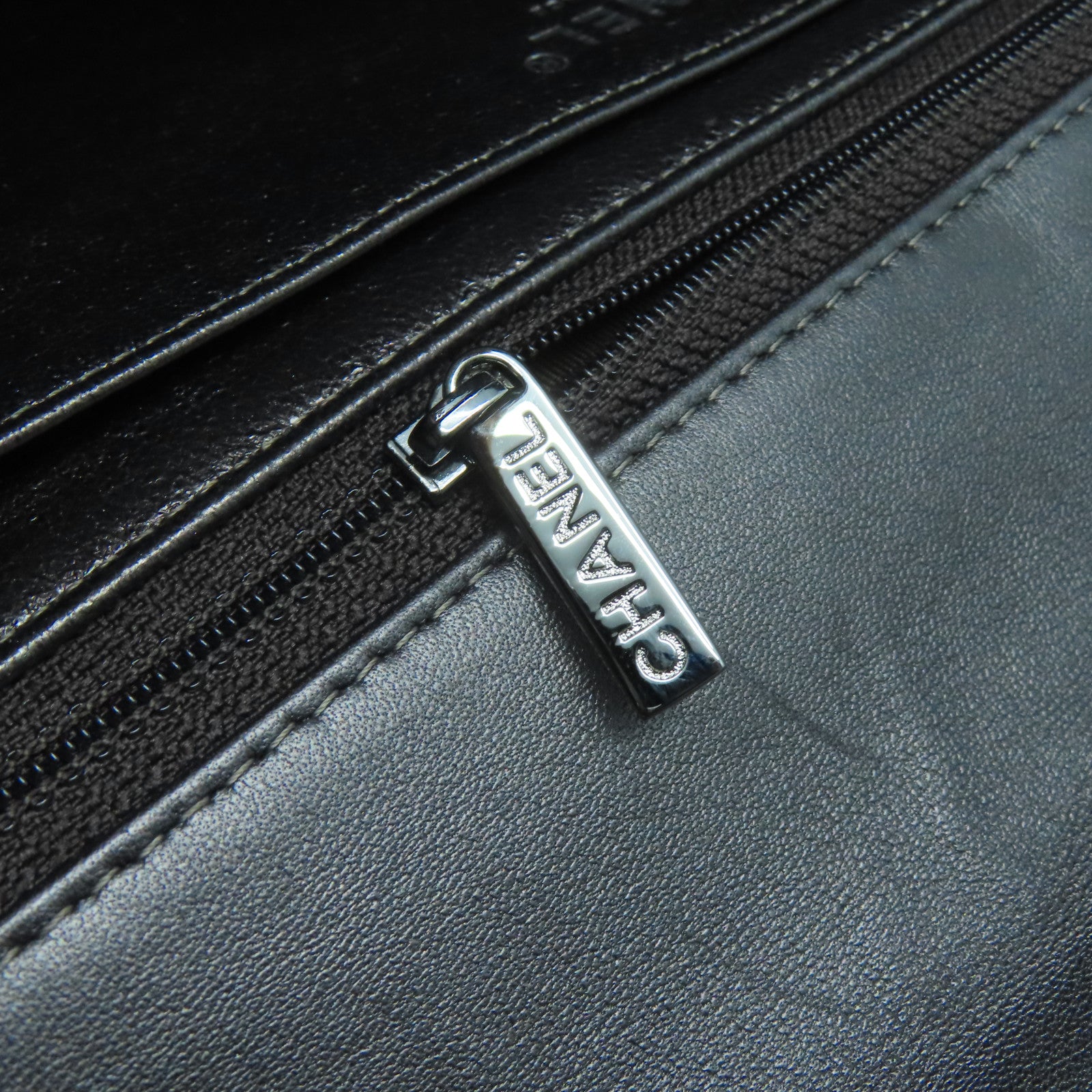 CHANEL 牛皮皮革Chain Shoulder銀扣鏈帶肩背袋灰色