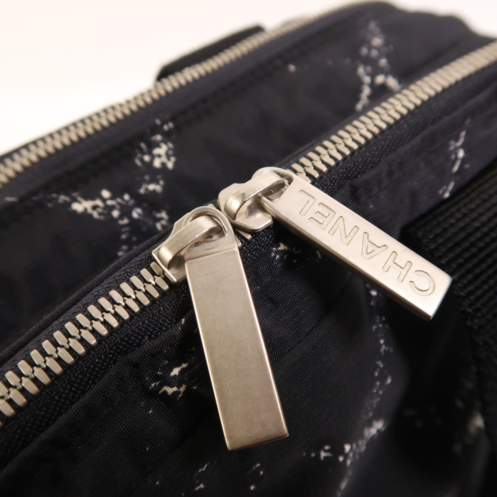 CHANEL 尼龍Travel Line Hang Bag銀扣手挽袋