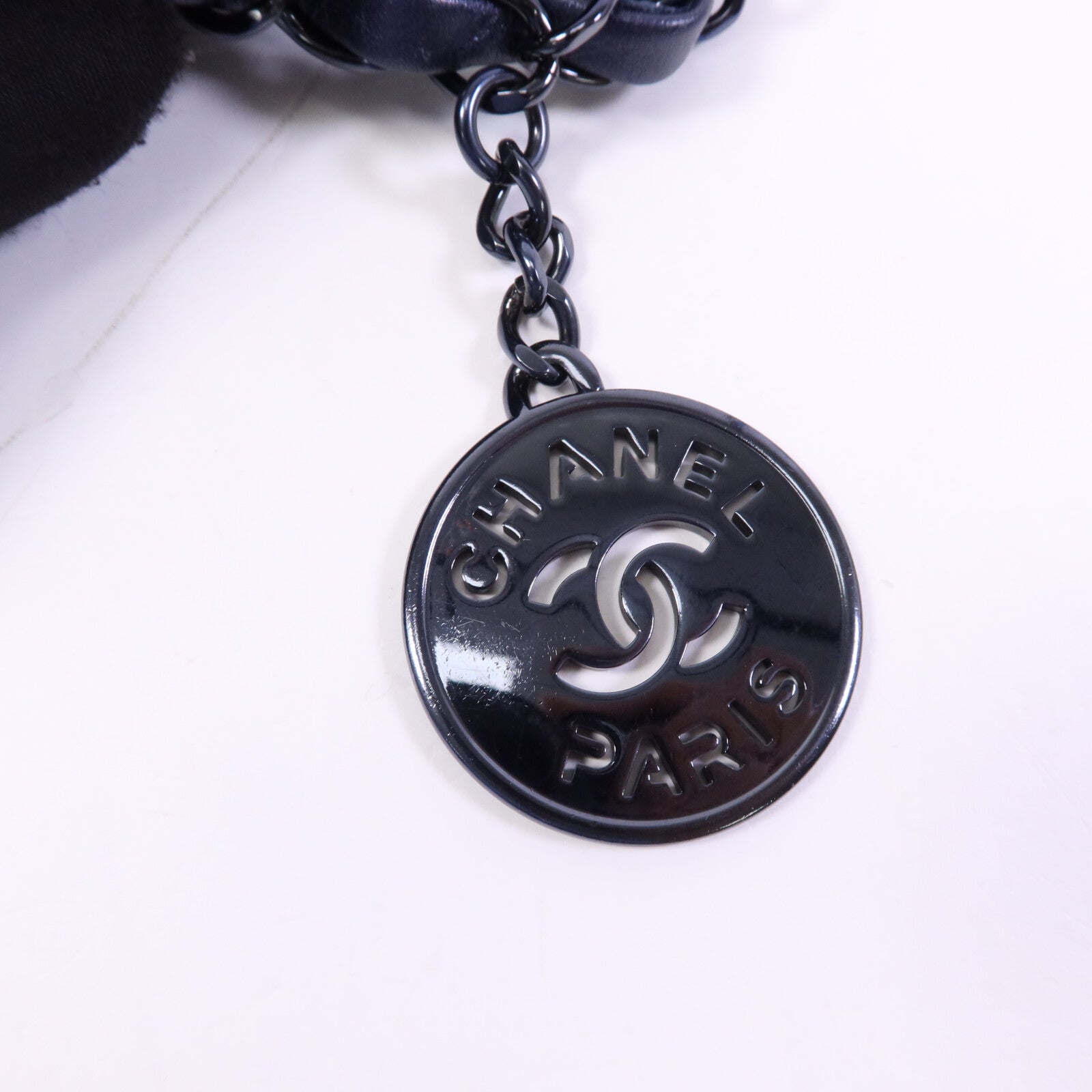 CHANEL 牛皮皮革Chanel 22 Medium銀扣鏈帶肩背袋