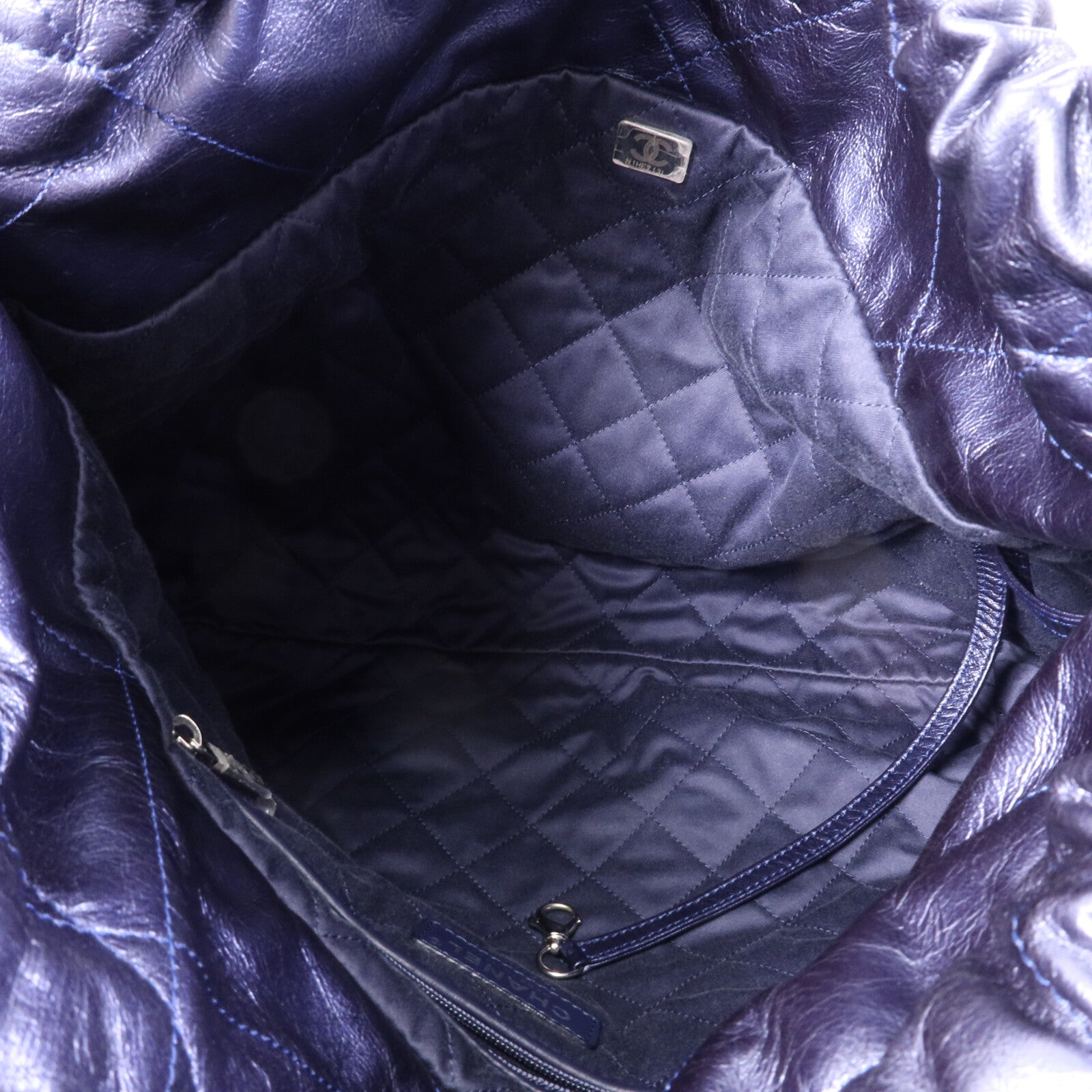 CHANEL 牛皮皮革Chanel 22 Medium銀扣鏈帶肩背袋