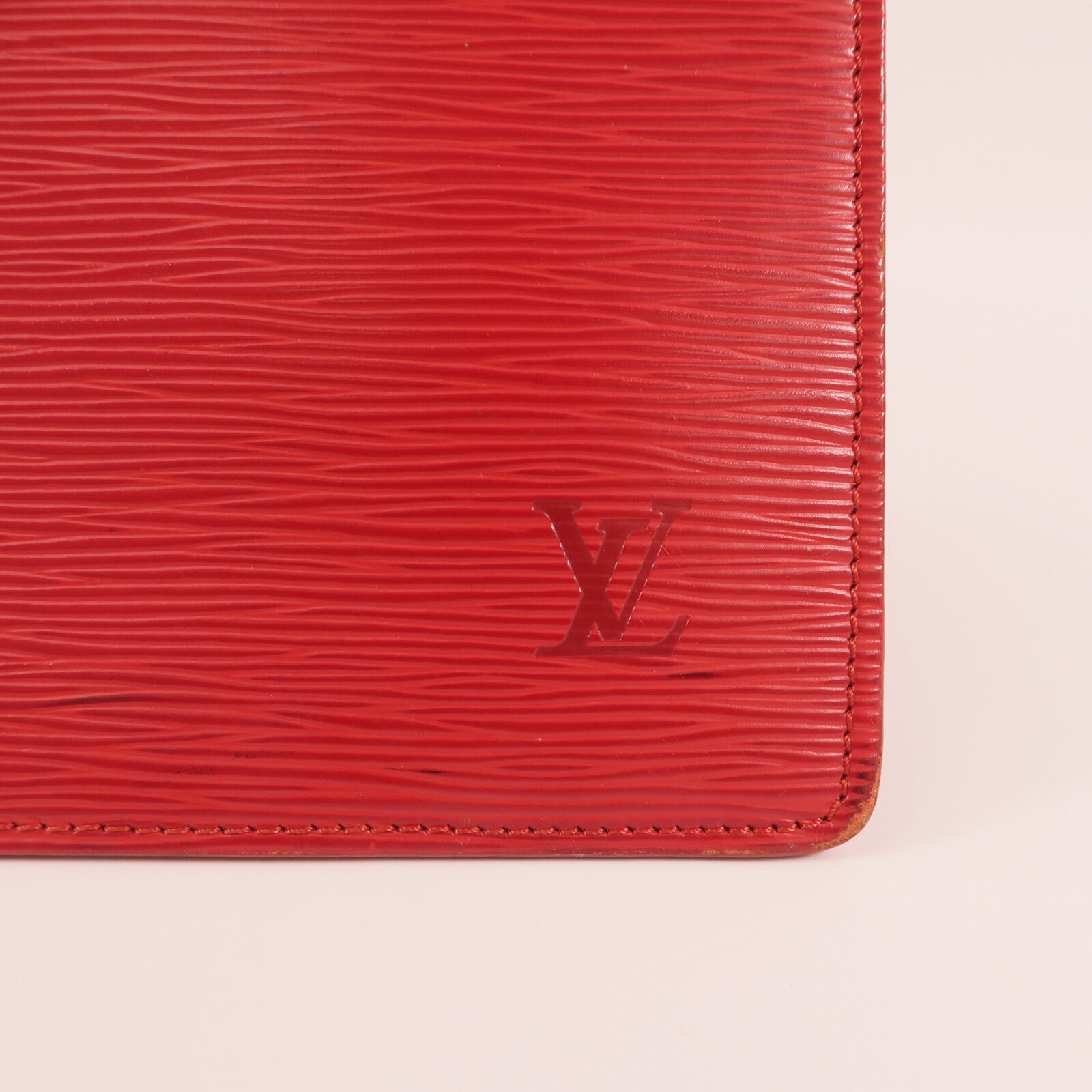 LOUIS VUITTON Epi Riviera金扣手挽袋