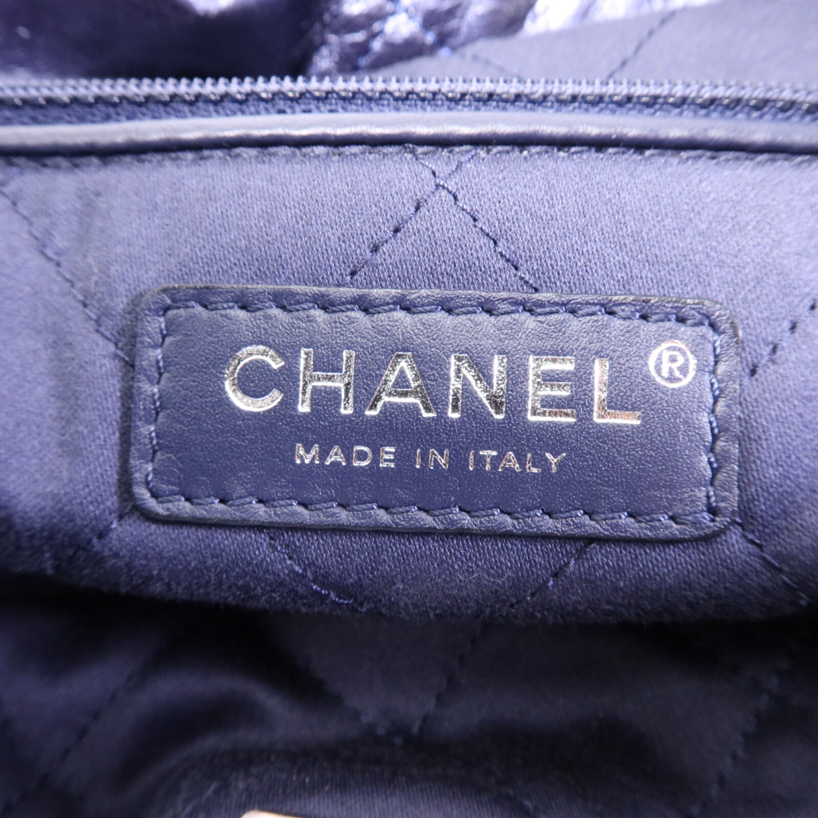 CHANEL 牛皮皮革Chanel 22 Medium銀扣鏈帶肩背袋