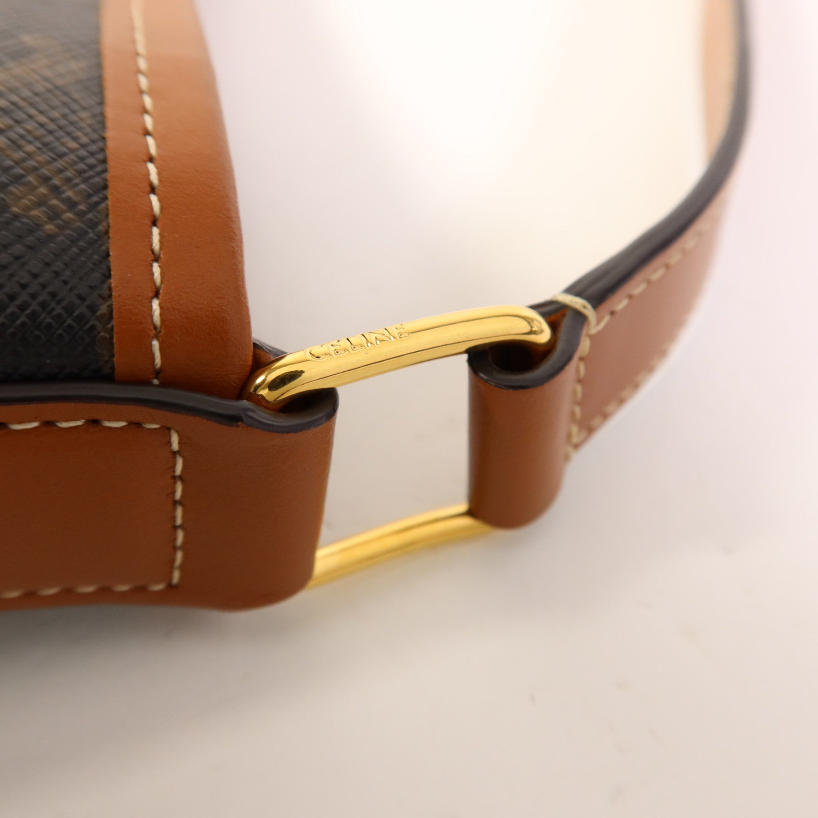 CELINE 塗層帆布Triomphe Bucket Bag金扣肩背袋