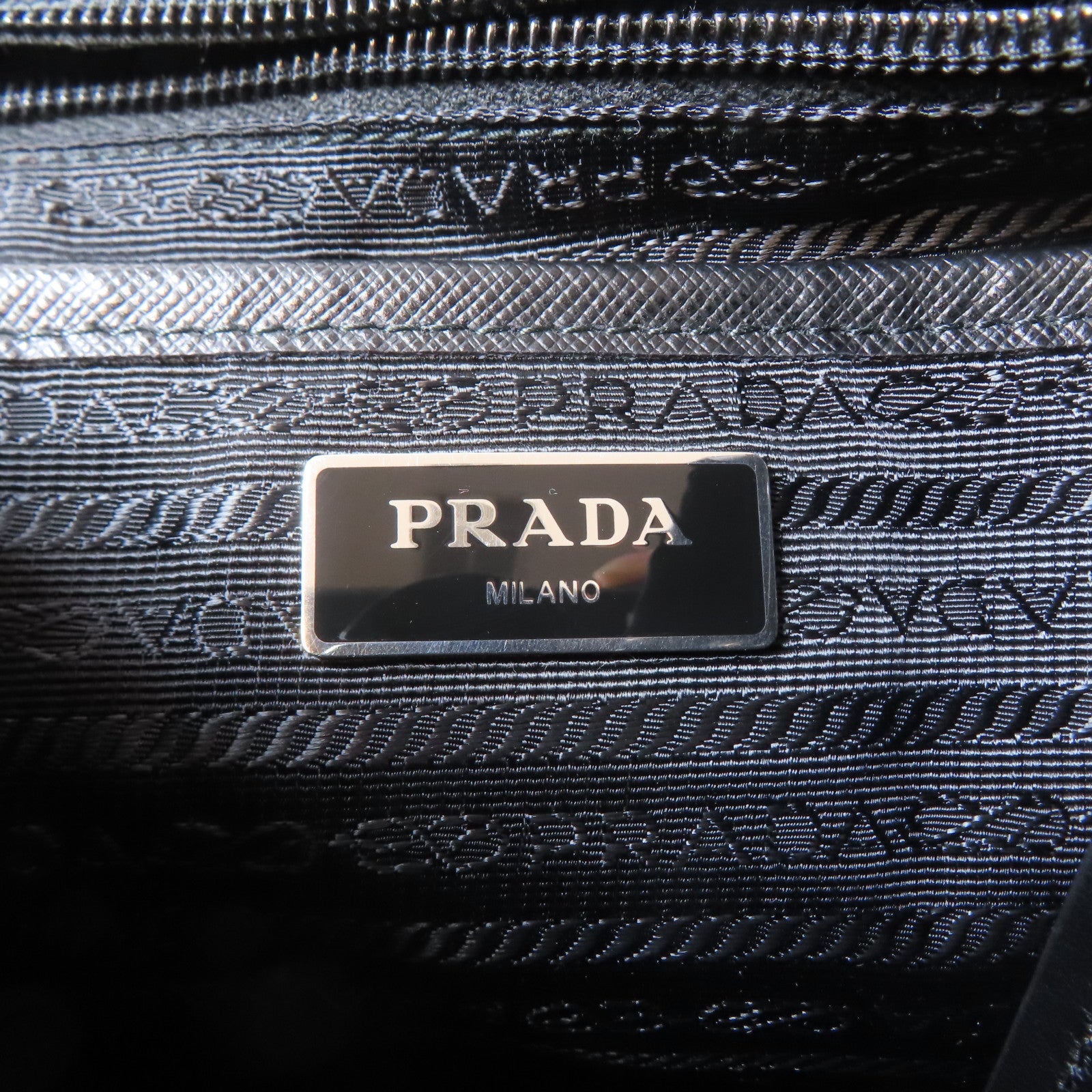 PRADA 尼龍Backpack銀扣背包黑色