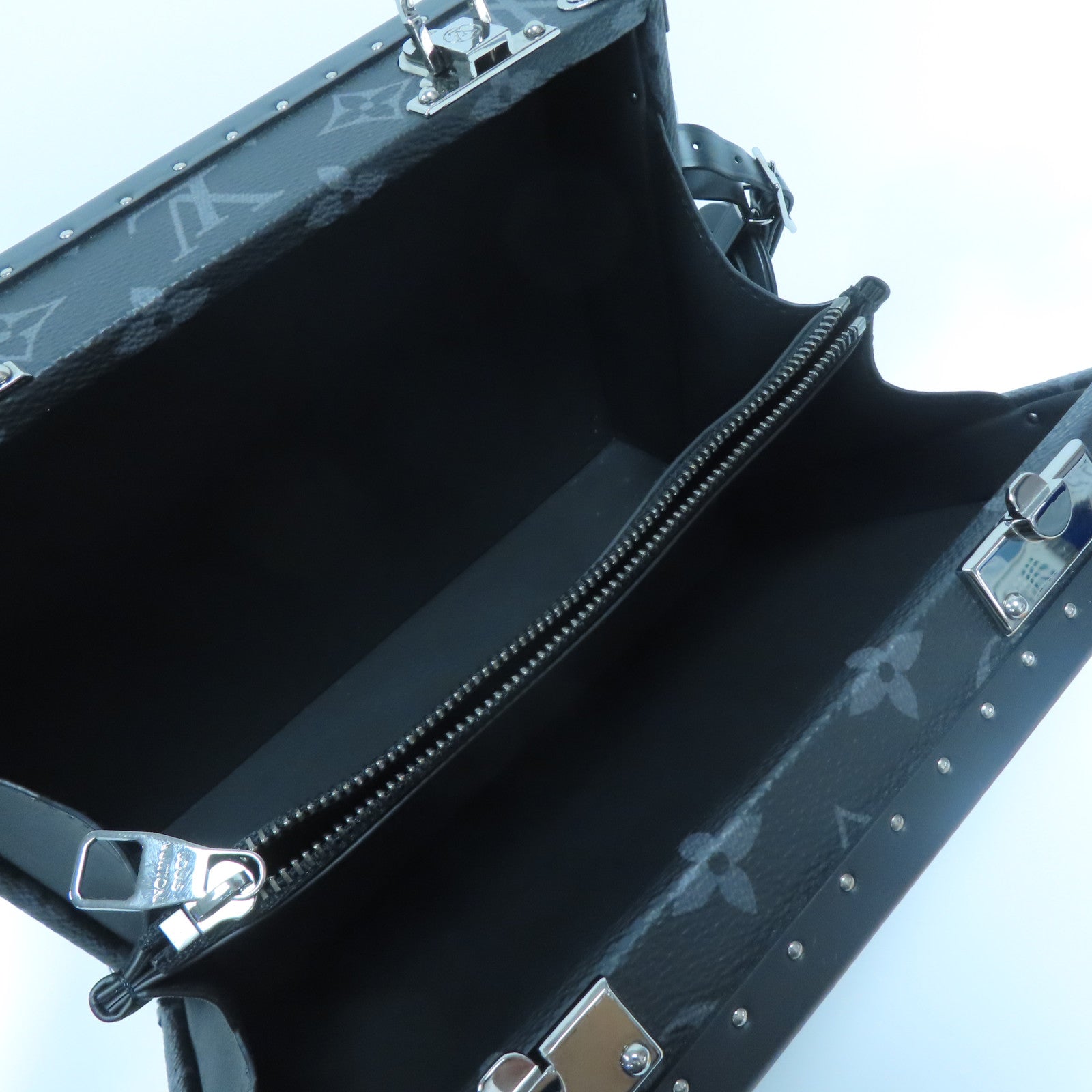LOUIS VUITTON **【激減優惠】Monogram Eclipse Clutch Box銀扣肩背袋黑色