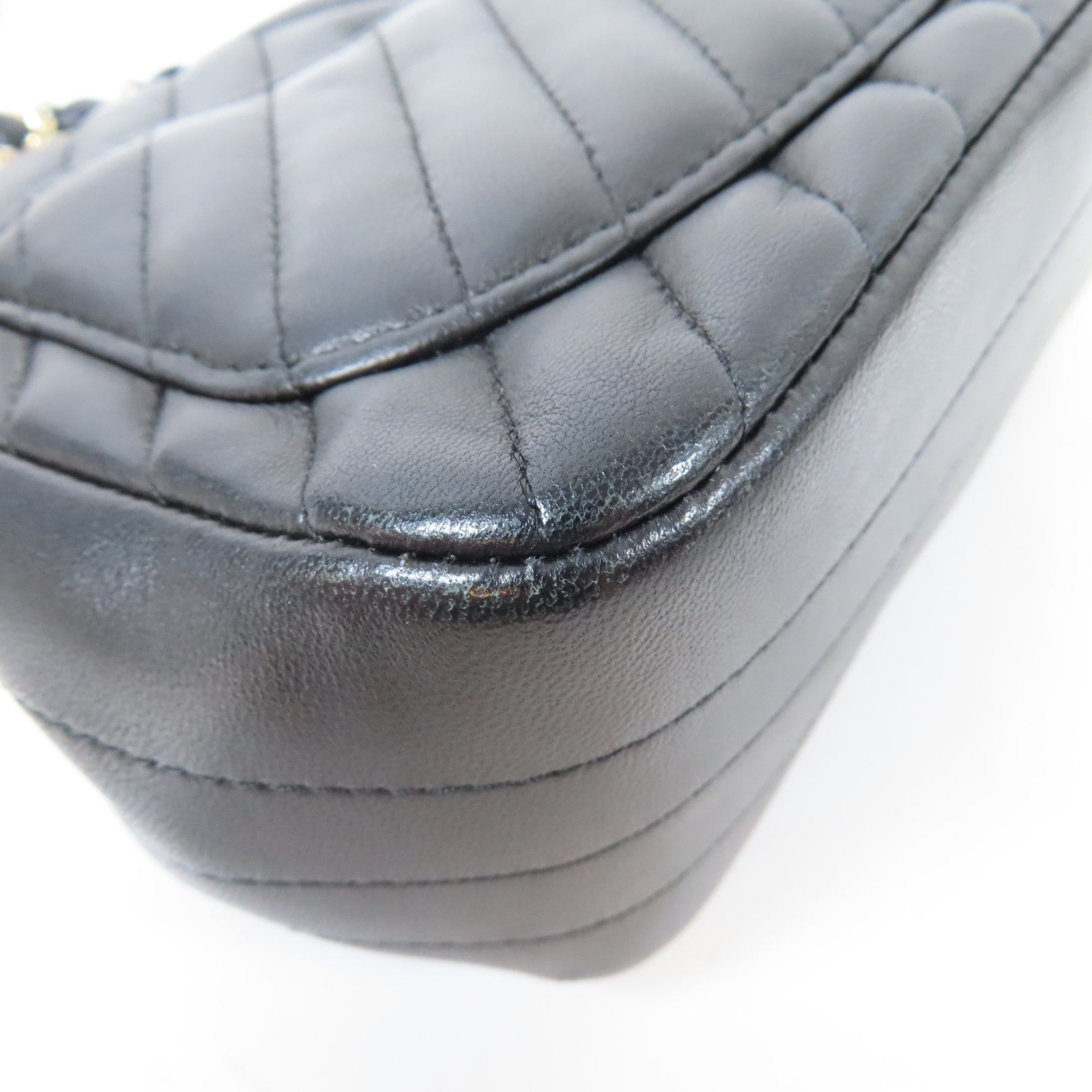 CHANEL 斜紋牛皮皮革Chevron Mini Flap Bag金扣鏈帶肩背袋黑色