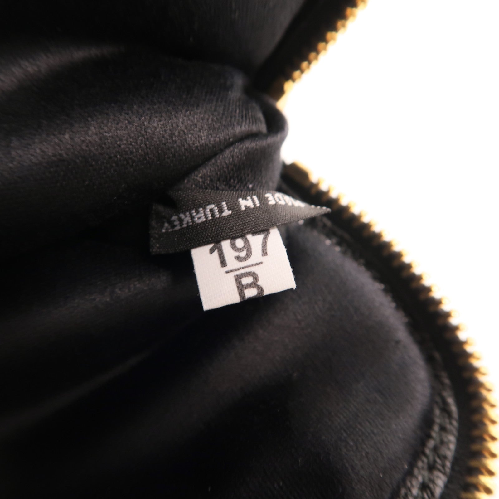 Miu Miu 羊皮皮革Mini Hand Bag金扣手挽袋