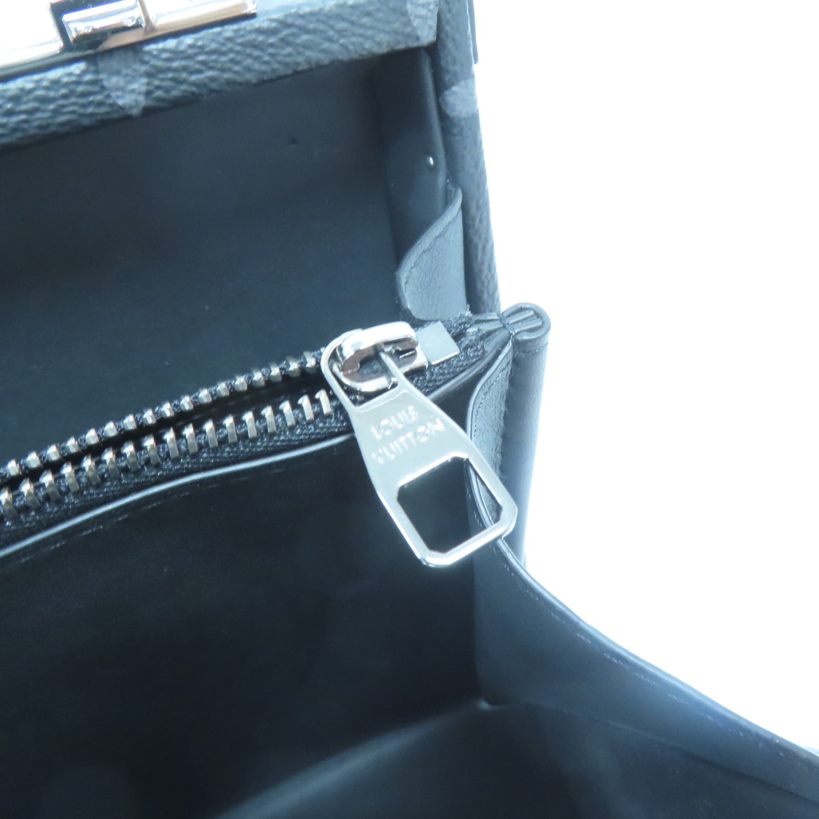 LOUIS VUITTON **【激減優惠】Monogram Eclipse Clutch Box銀扣肩背袋黑色