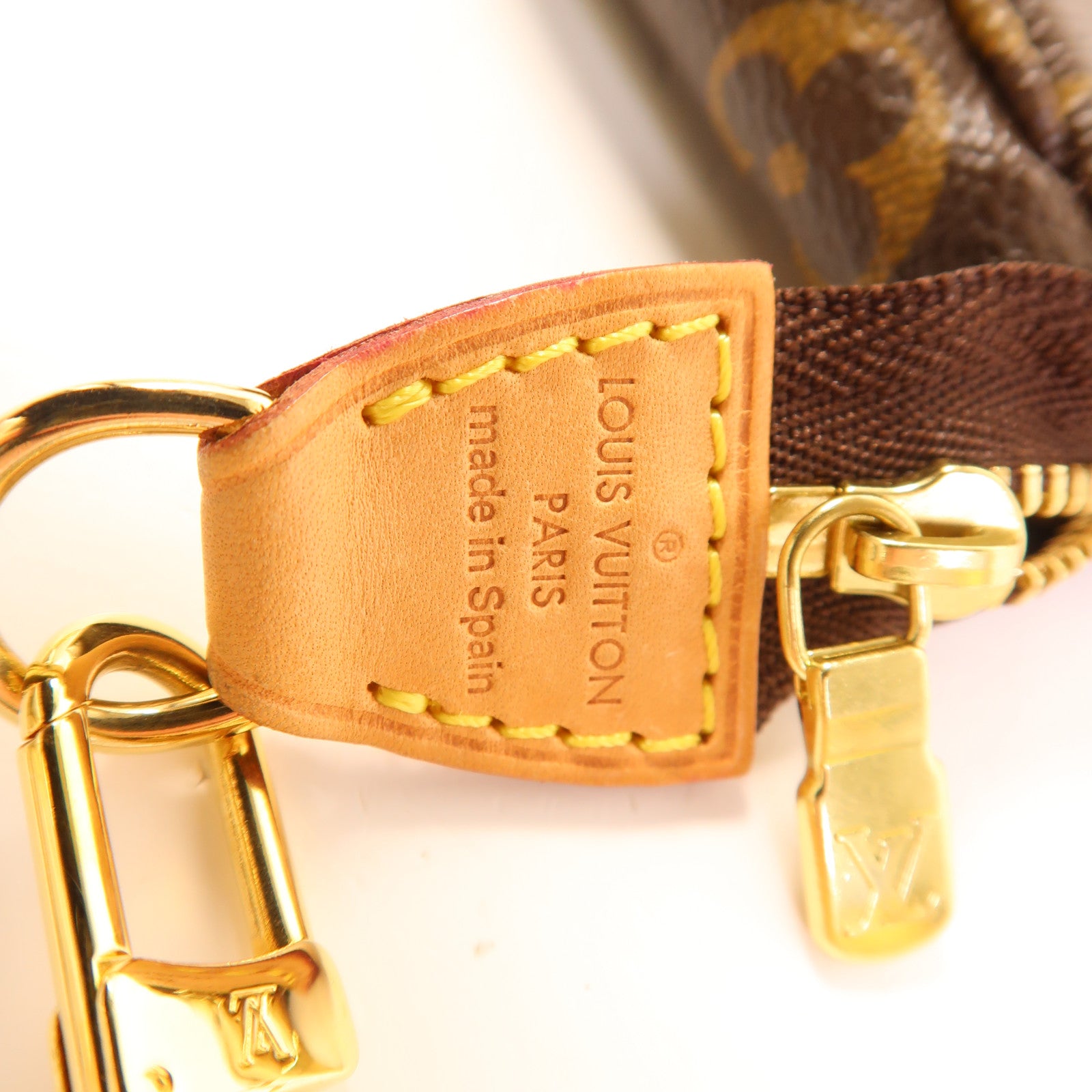 LOUIS VUITTON Monogram Pochette Accessoires金扣手拿包棕色