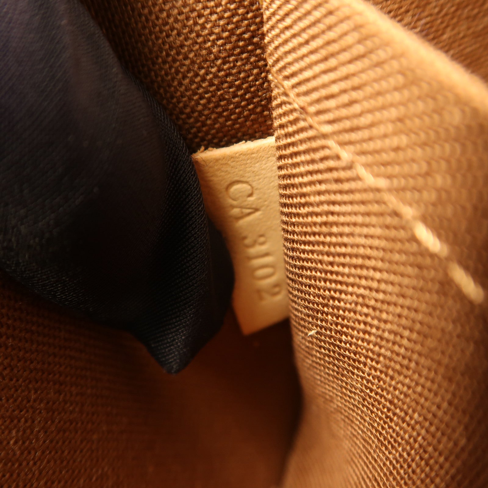 LOUIS VUITTON Monogram Pochette Accessoires金扣手拿包棕色