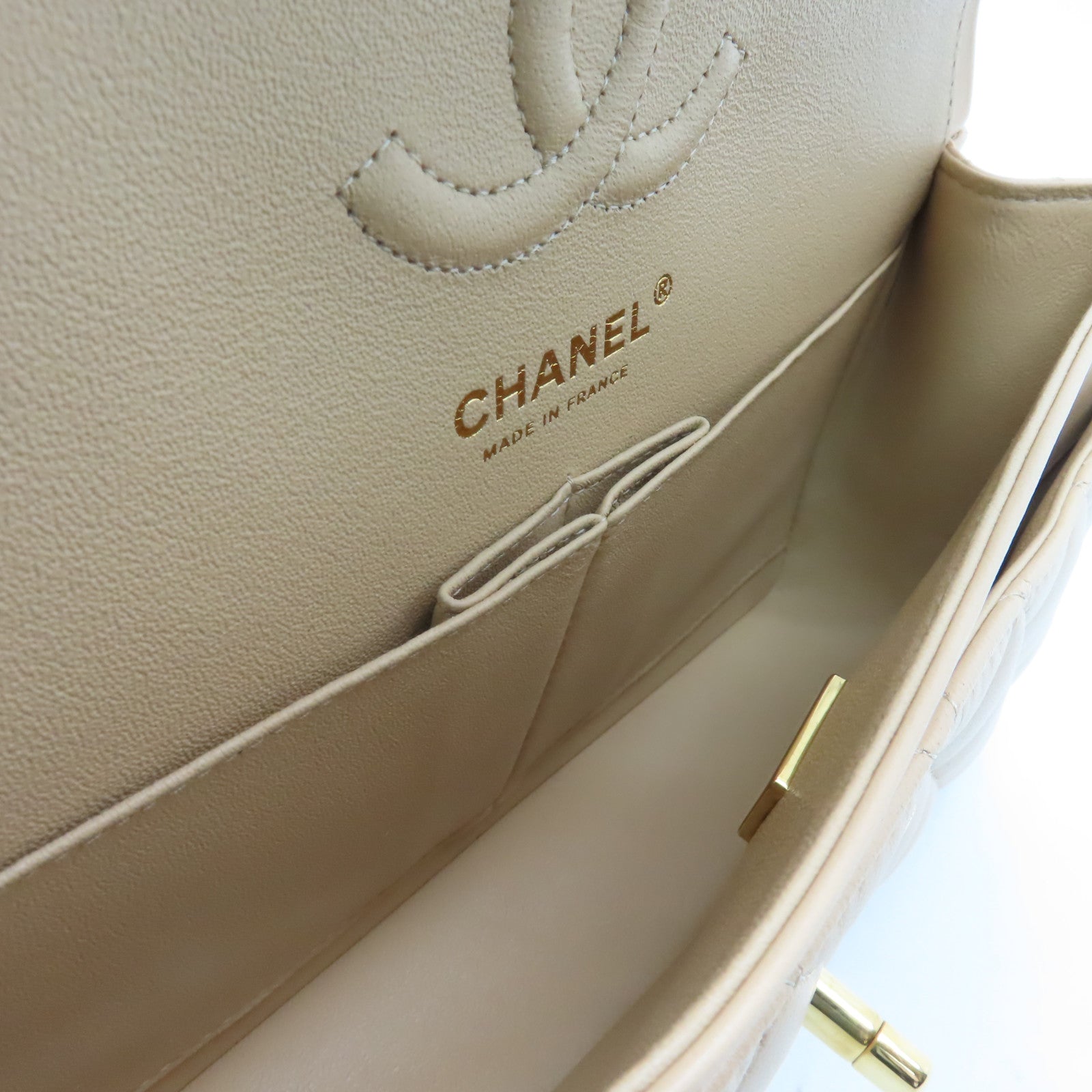 CHANEL 【清倉大減價】菱格羊皮皮革Classic 23金扣鏈帶肩背袋米色