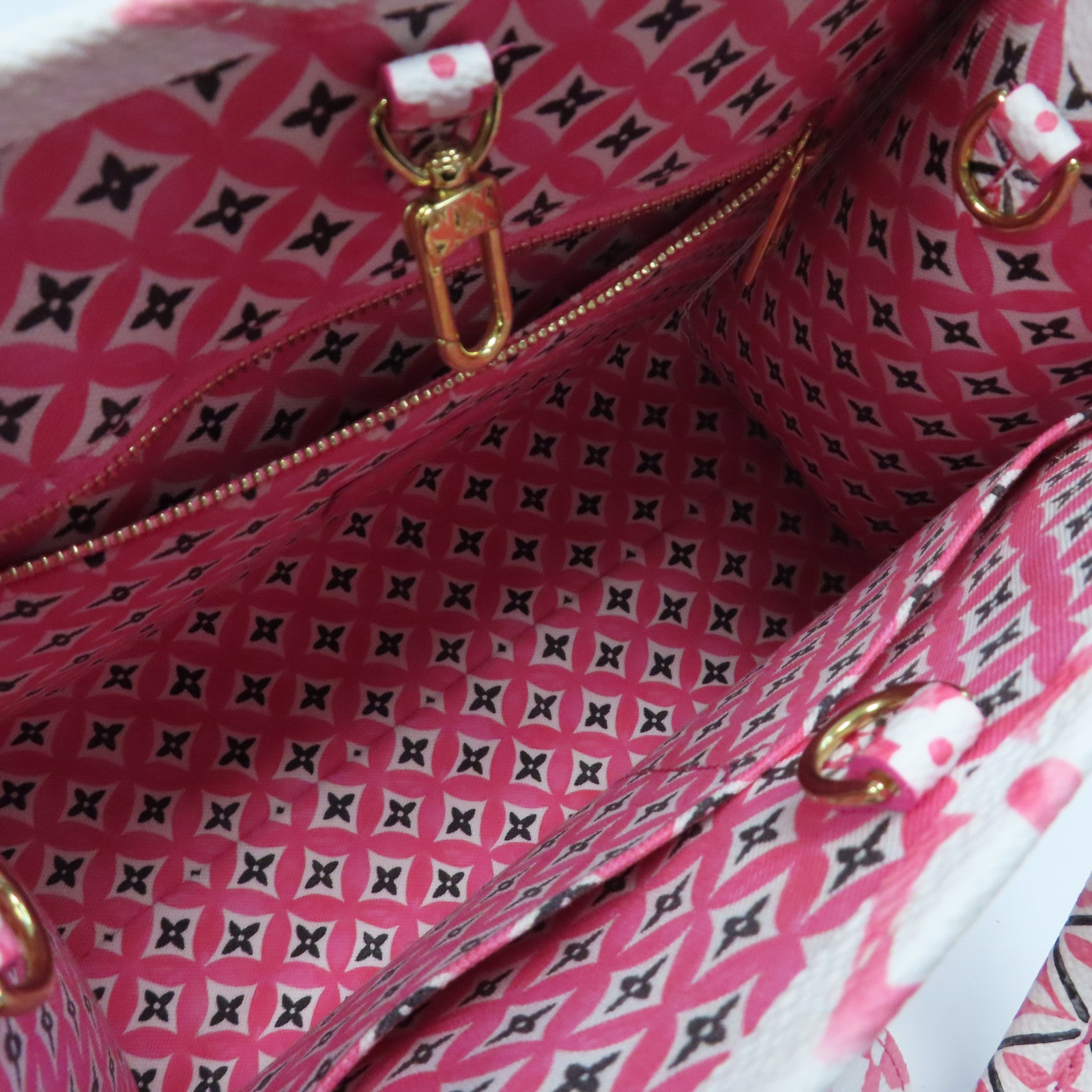 LOUIS VUITTON Monogram Giant On The GO金扣手挽肩背兩用袋白色/粉紅色
