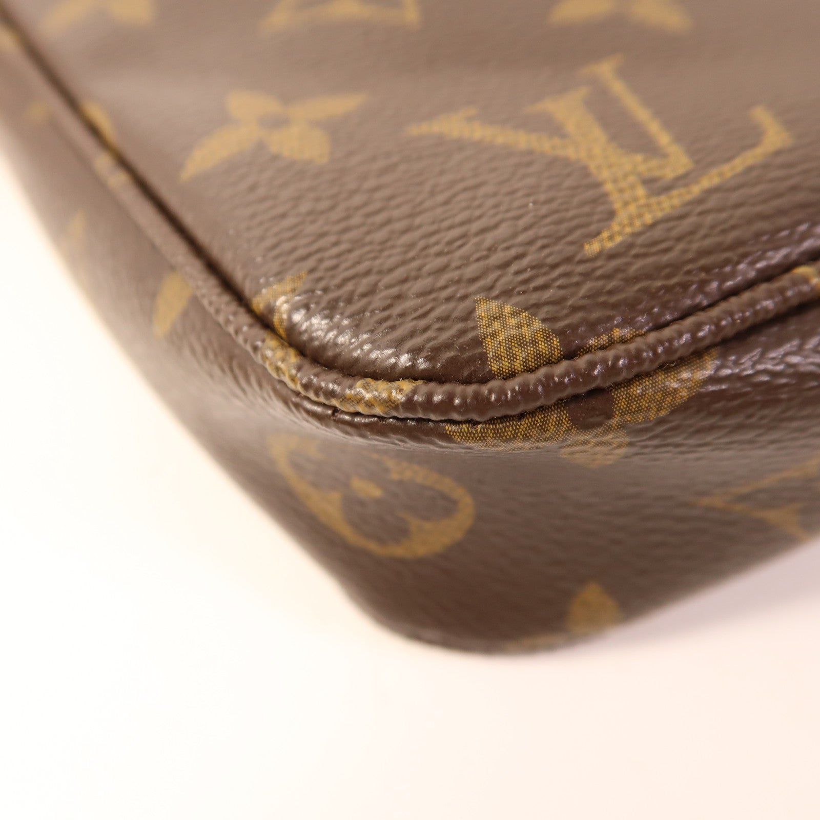 LOUIS VUITTON Monogram Pochette Accessoires金扣手拿包棕色