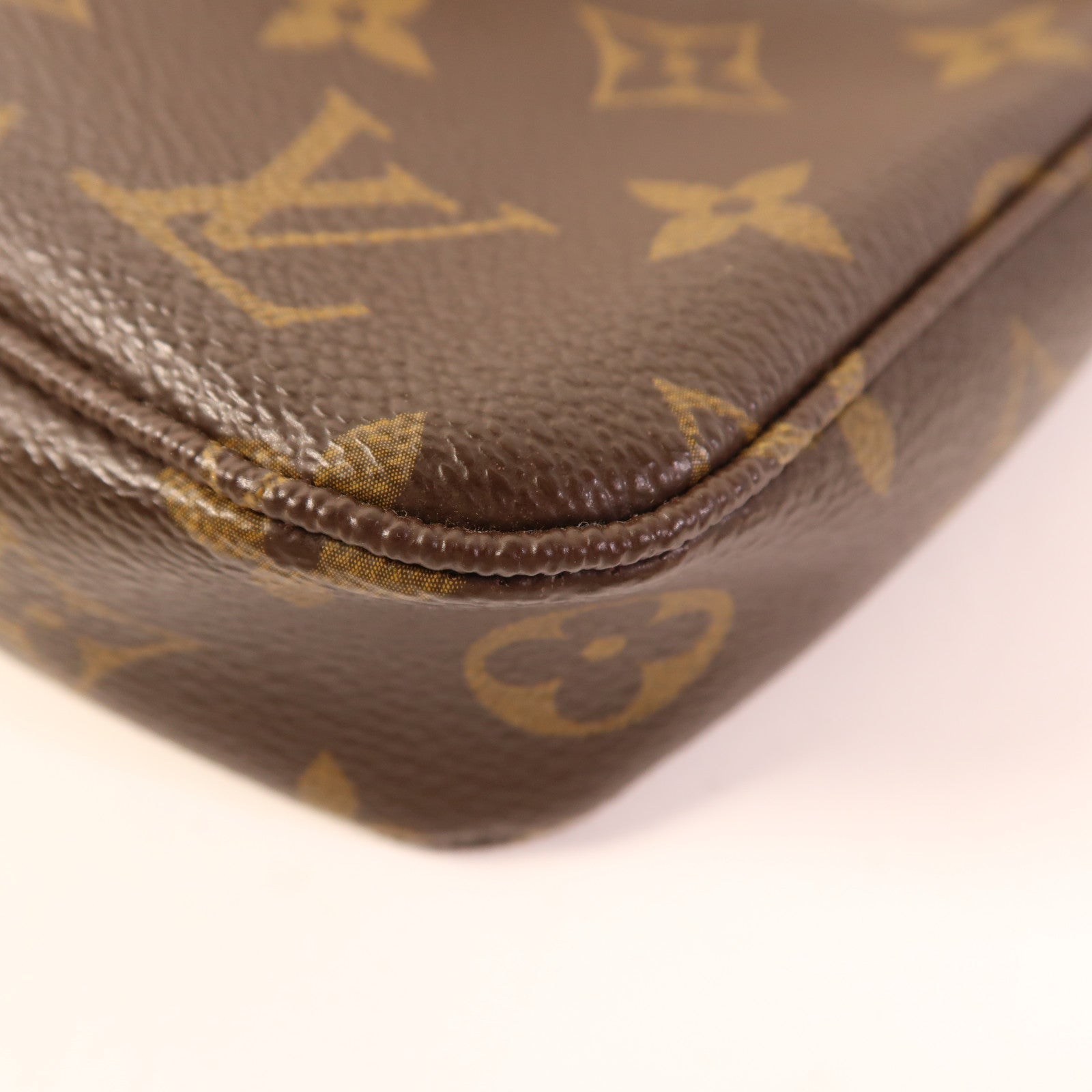 LOUIS VUITTON Monogram Pochette Accessoires金扣手拿包棕色