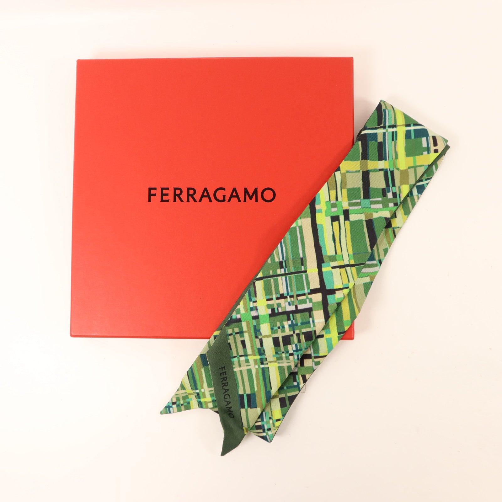 Salvatore Ferragamo 絲質Scarf絲巾
