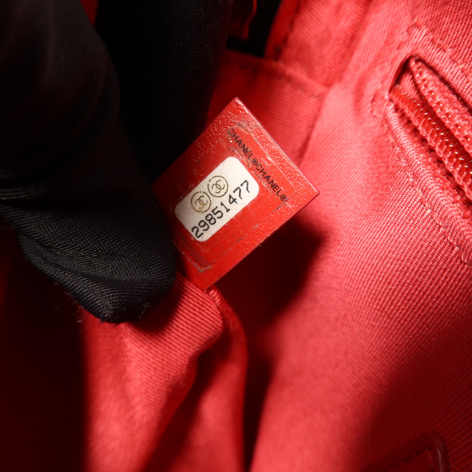 CHANEL 牛皮皮革Enchained Camera Bag金扣肩背袋