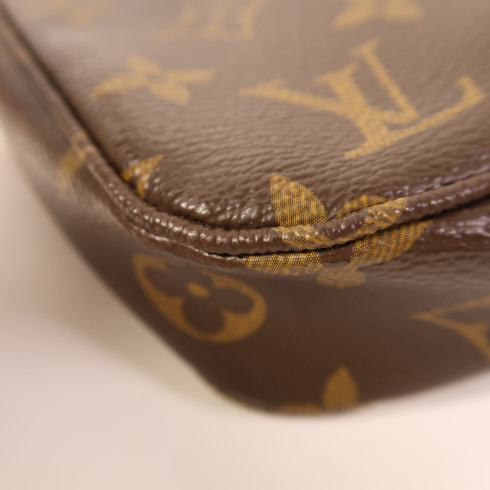 LOUIS VUITTON Monogram Pochette Accessoires金扣手拿包棕色