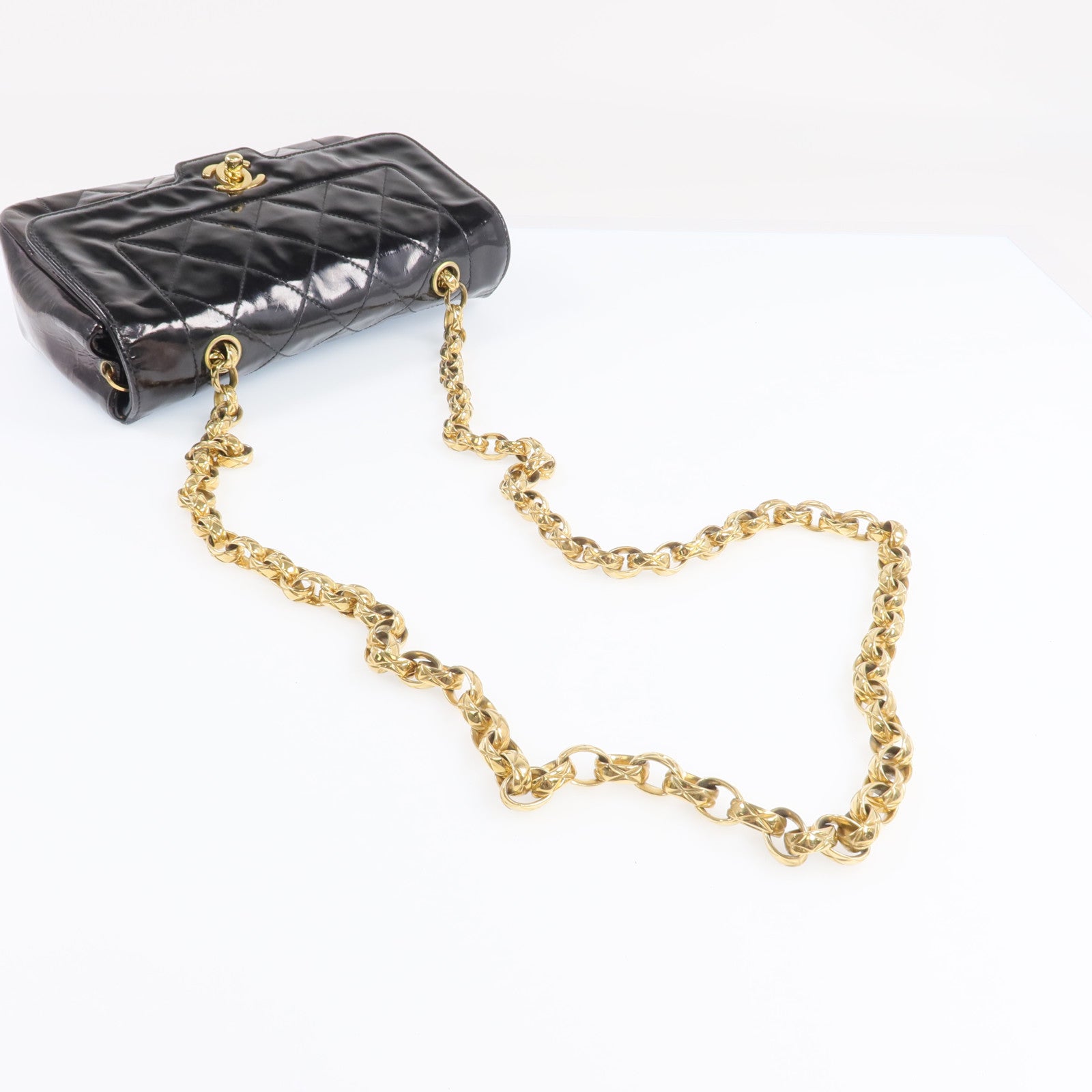CHANEL 漆皮皮革Vintage Chain Sholder Bag金扣鏈帶肩背袋