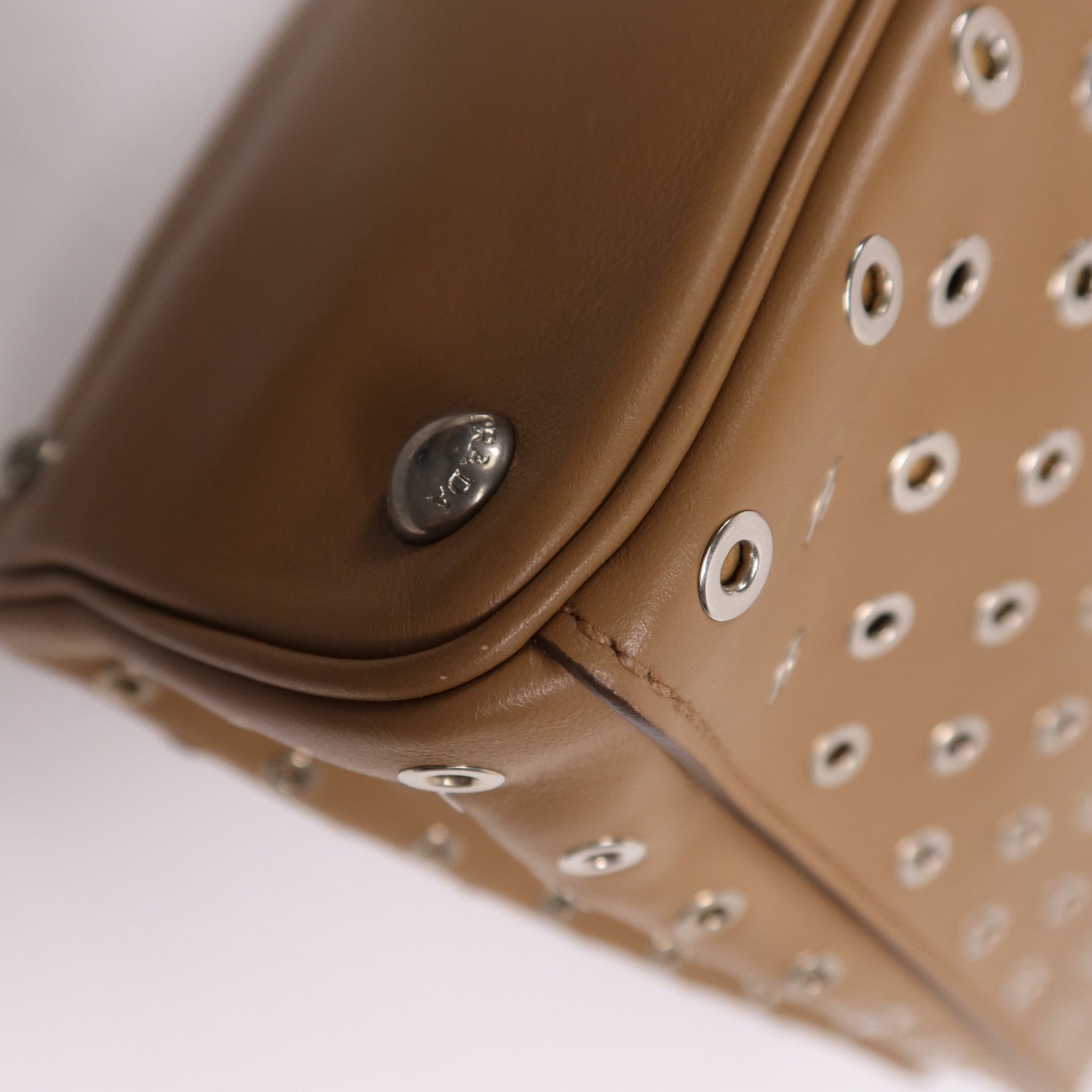 PRADA 【激減優惠】牛皮皮革2 Way Shoulder Bag銀扣手挽肩背兩用袋
