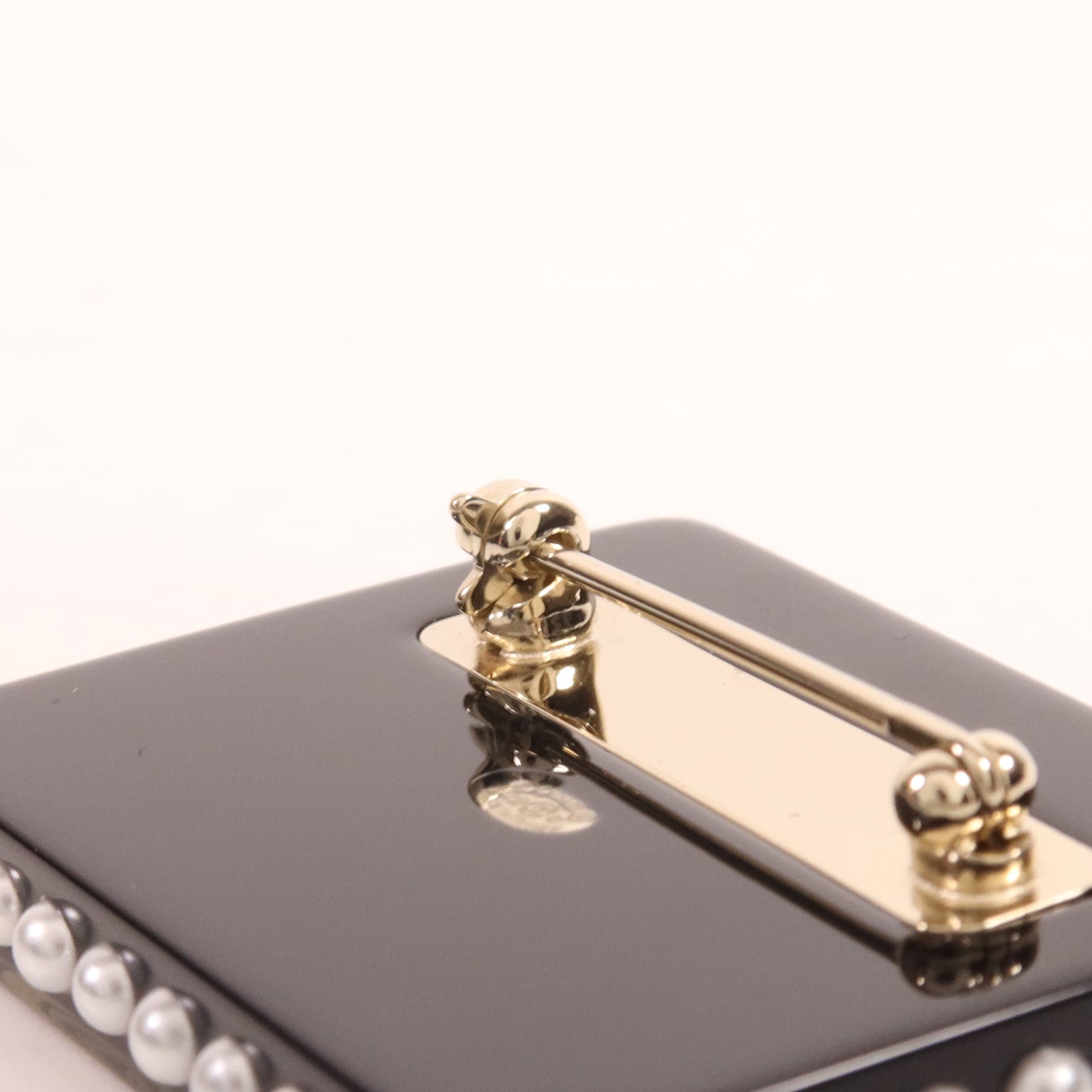 CHANEL PVC Brooch金扣胸針