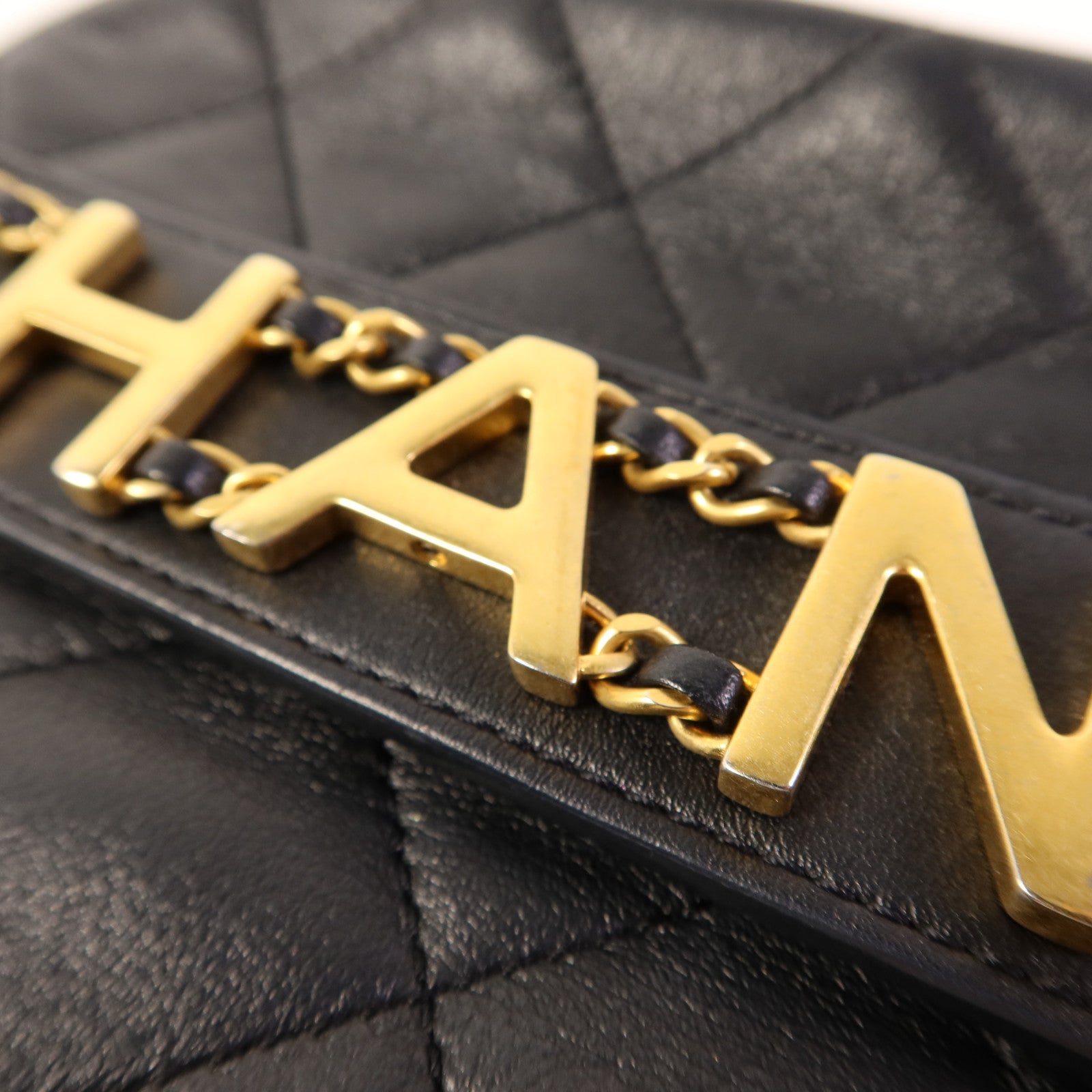 CHANEL 牛皮皮革Enchained Camera Bag金扣肩背袋