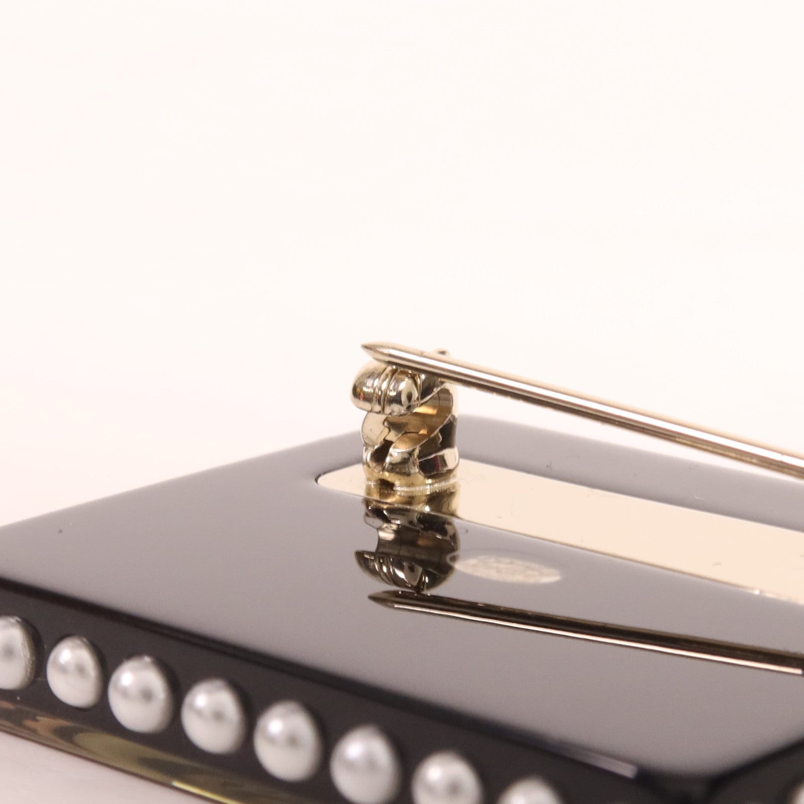 CHANEL PVC Brooch金扣胸針