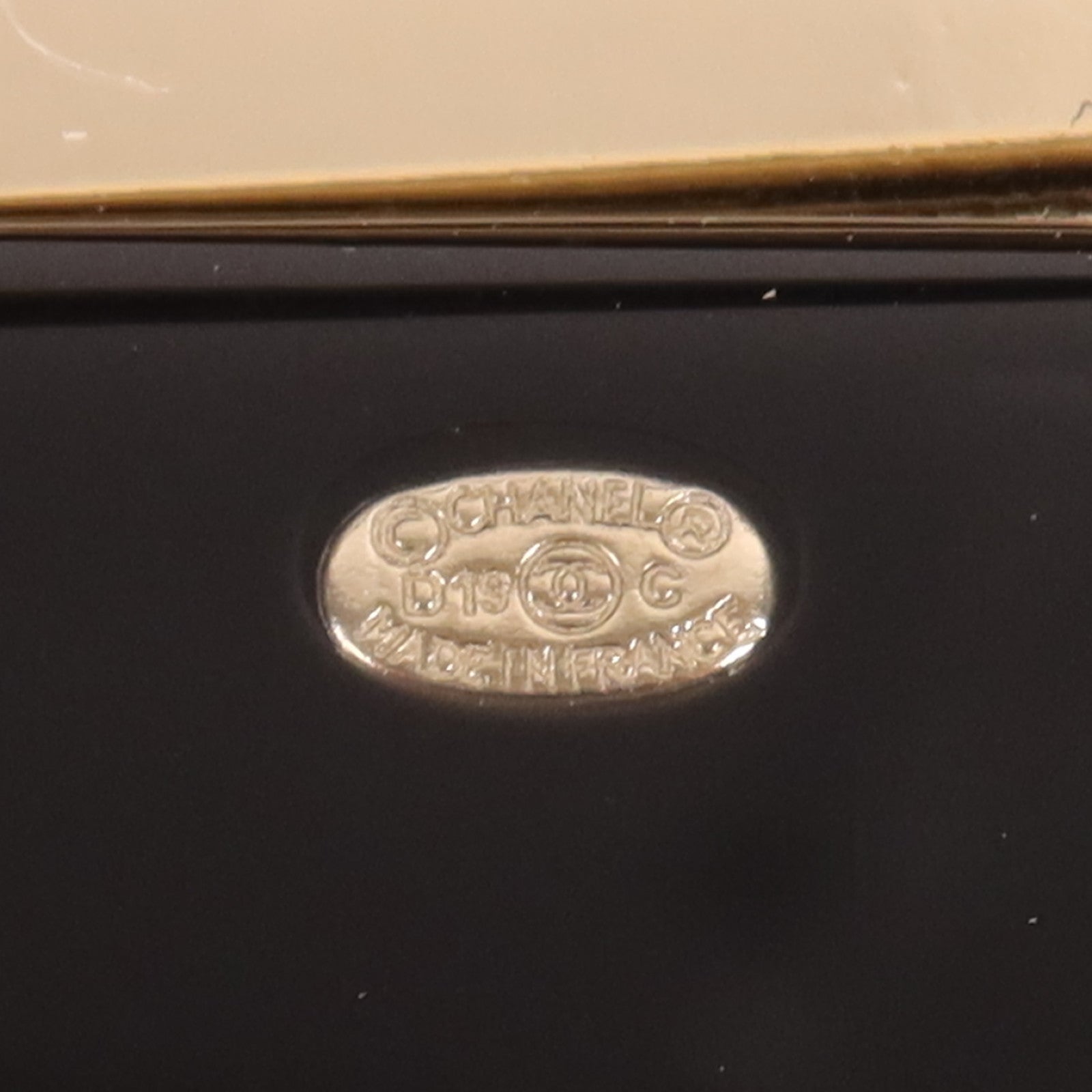 CHANEL PVC Brooch金扣胸針