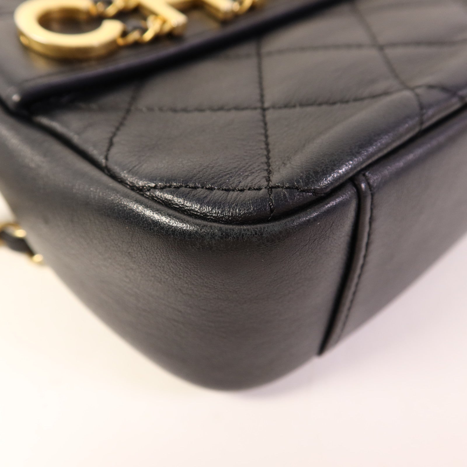 CHANEL 牛皮皮革Enchained Camera Bag金扣肩背袋