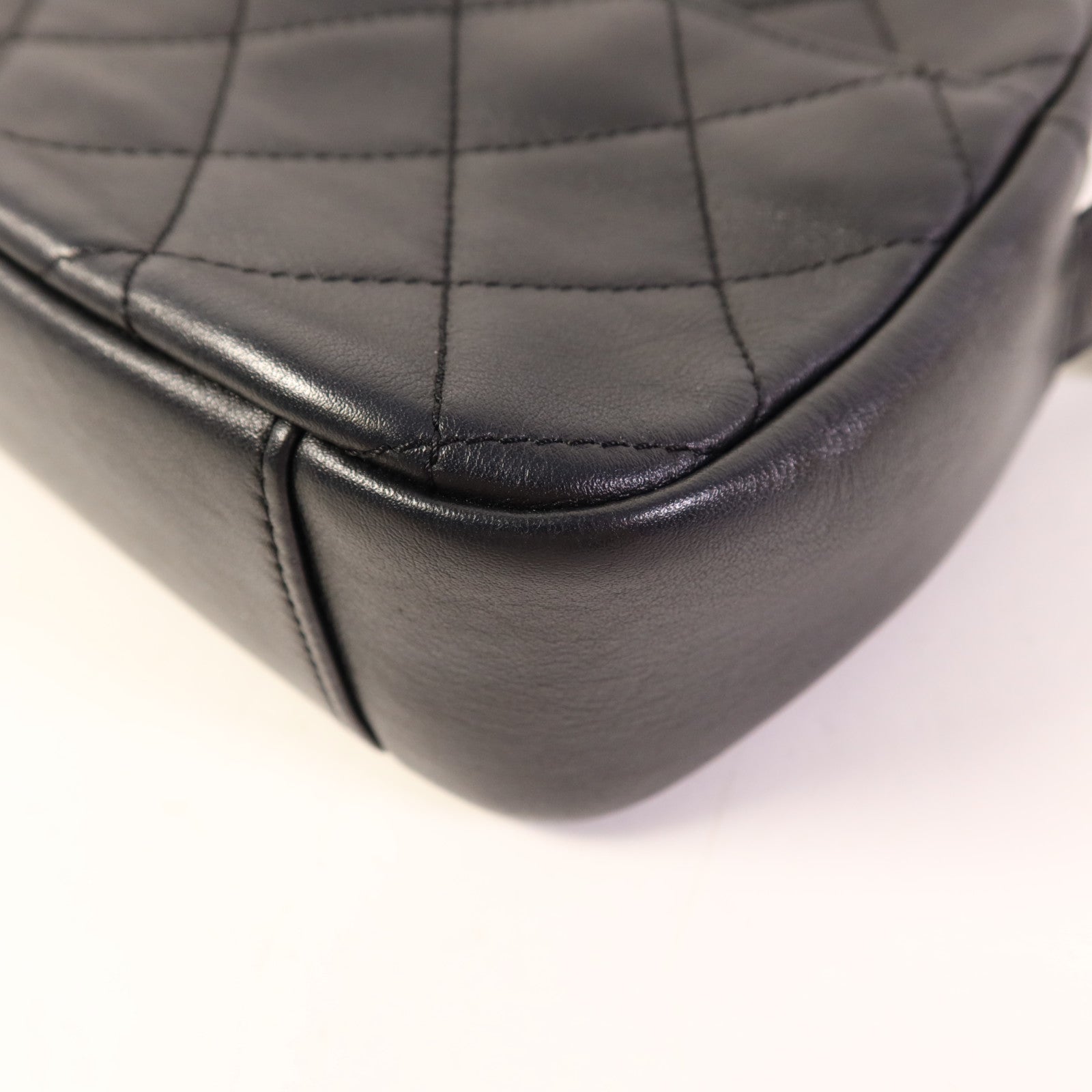 CHANEL 牛皮皮革Enchained Camera Bag金扣肩背袋