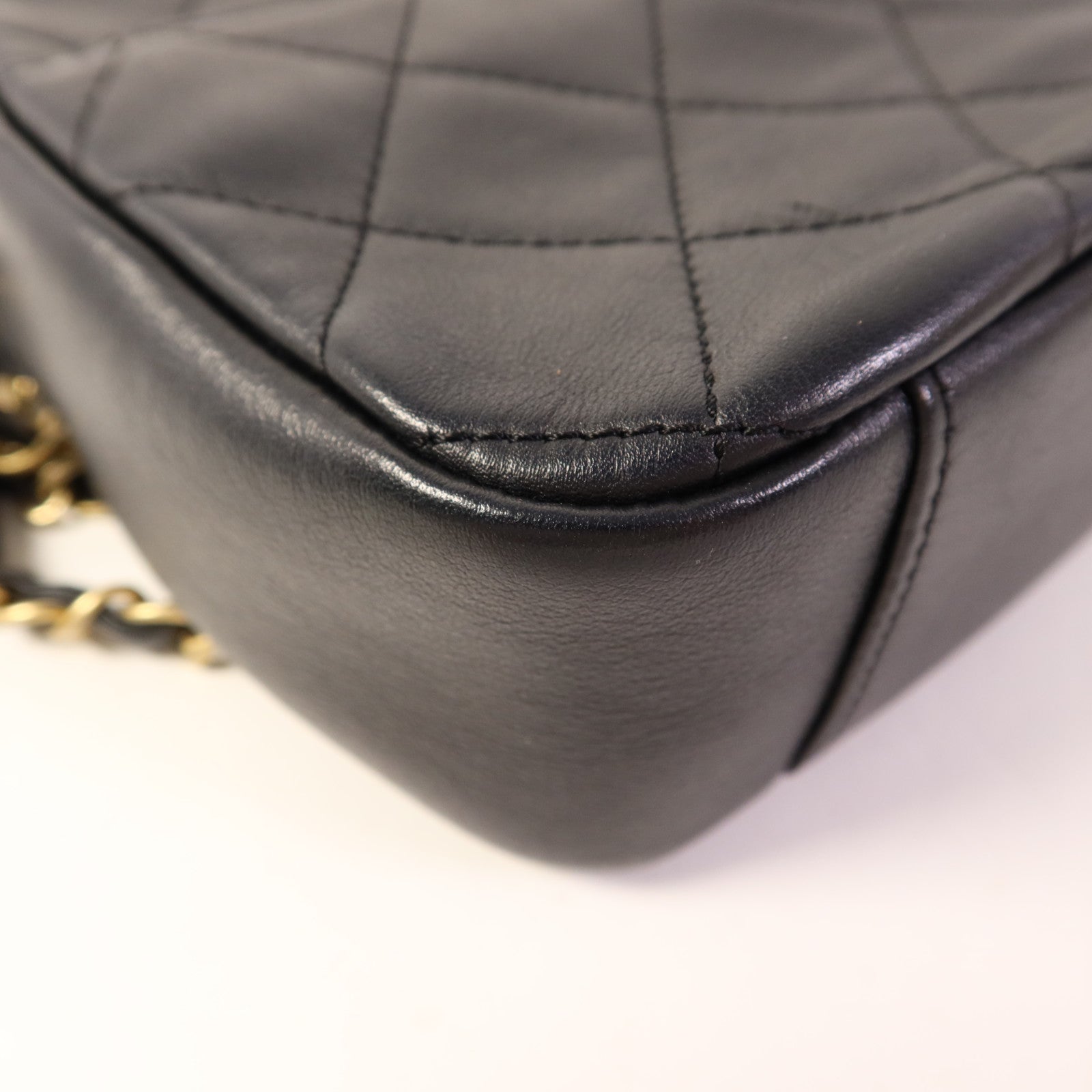 CHANEL 牛皮皮革Enchained Camera Bag金扣肩背袋