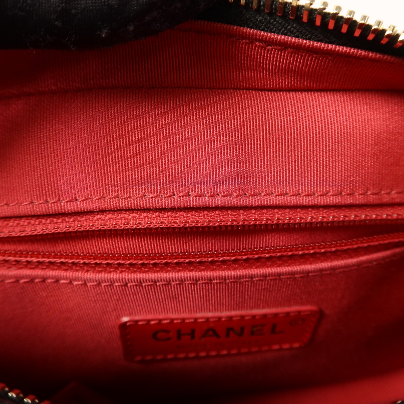 CHANEL 牛皮皮革Enchained Camera Bag金扣肩背袋