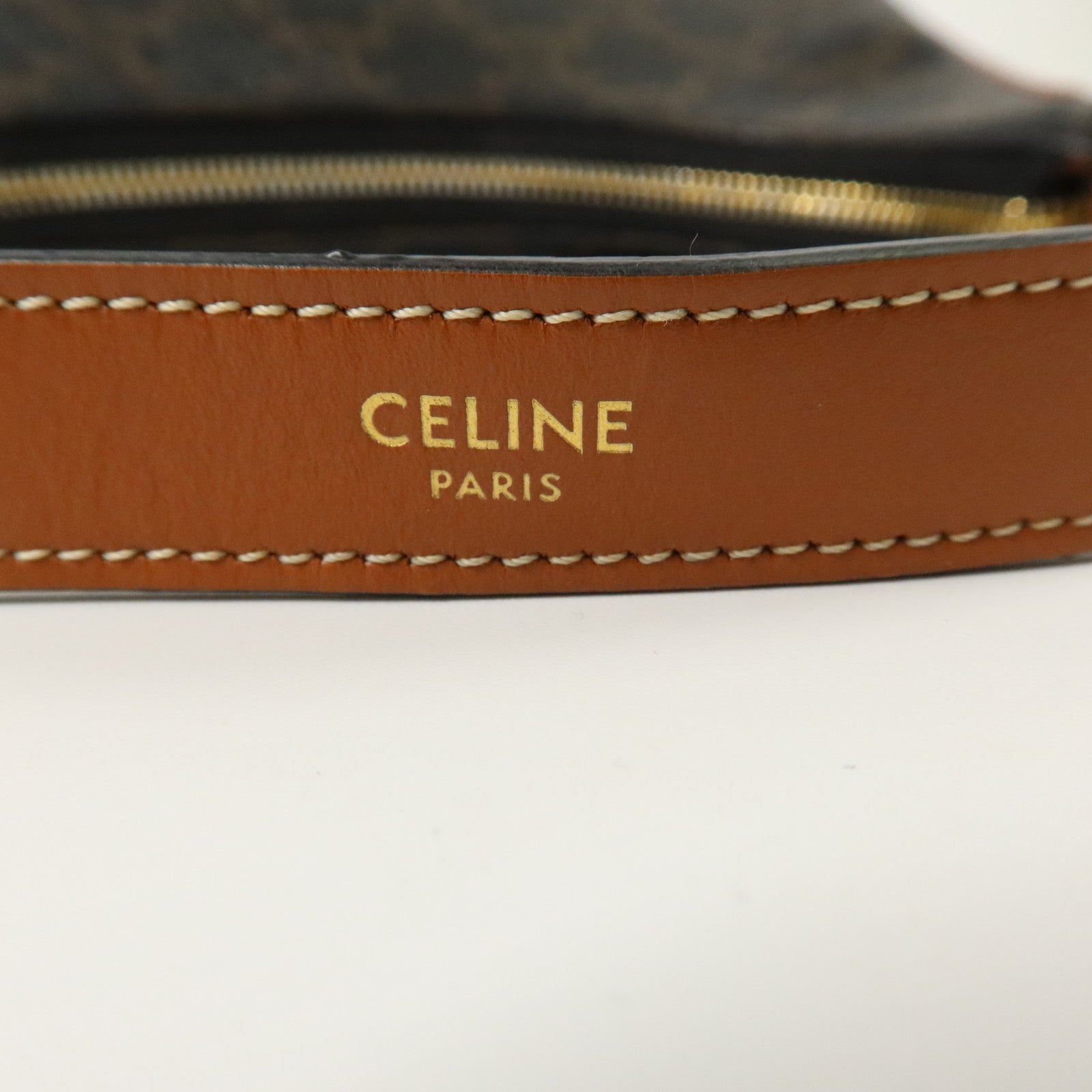 CELINE Triomphe帆布Triomphe Ava Medium金扣肩背袋