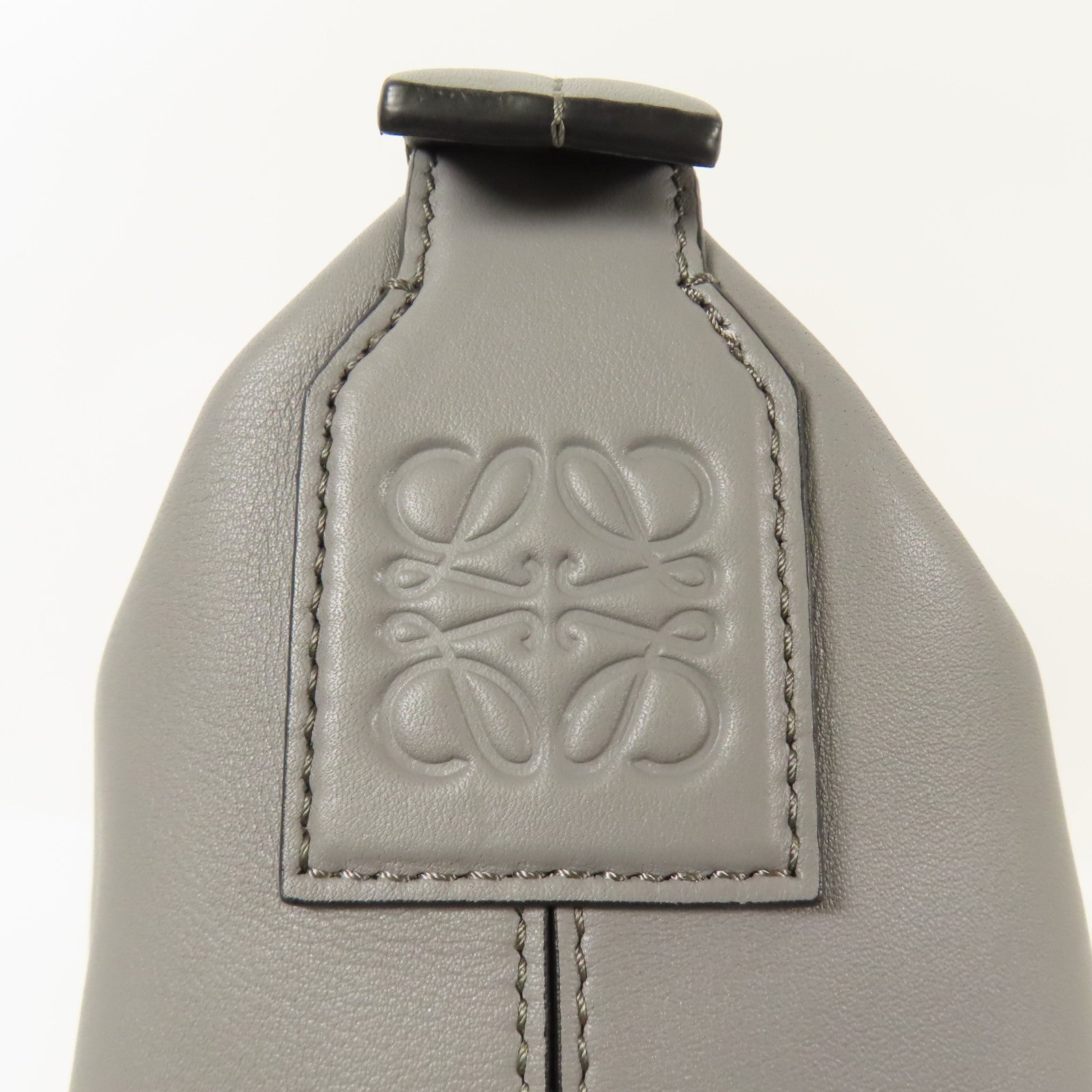 LOEWE 【激減優惠】牛皮皮革Cubi銀扣肩背袋